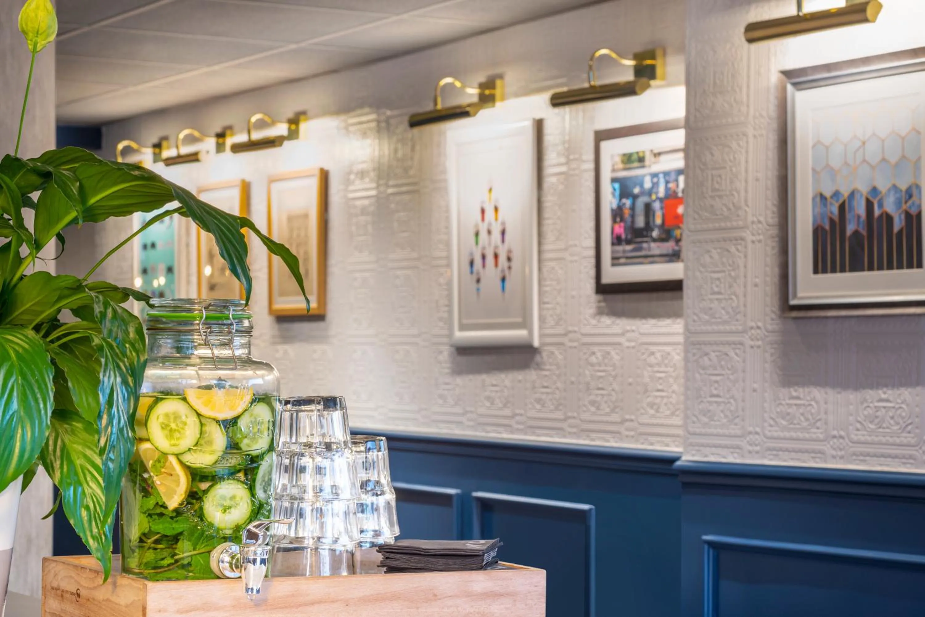 Lobby or reception in ibis Paris Grands Boulevards Opéra 9e