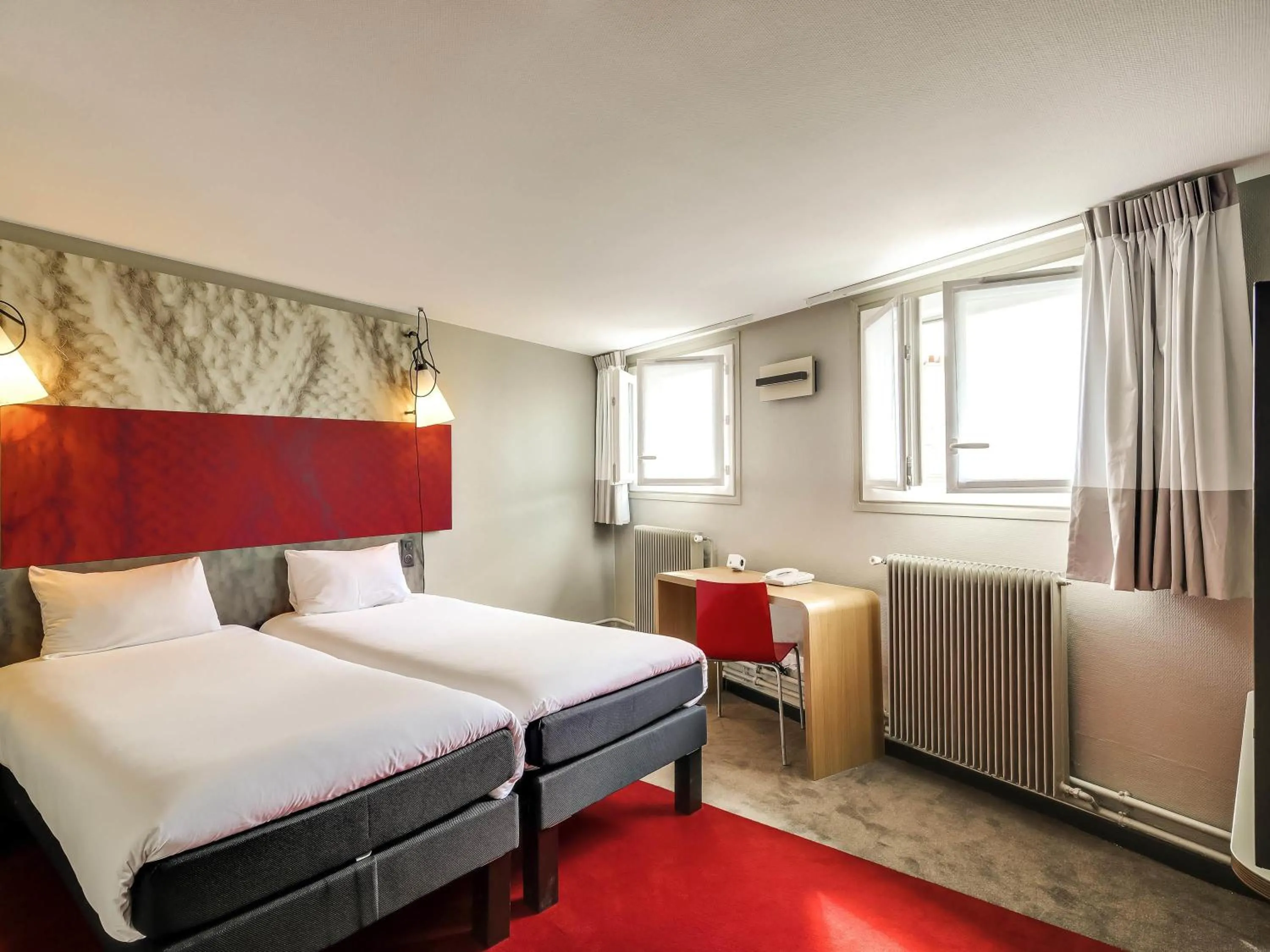 Bedroom, Bed in ibis Paris Grands Boulevards Opéra 9e
