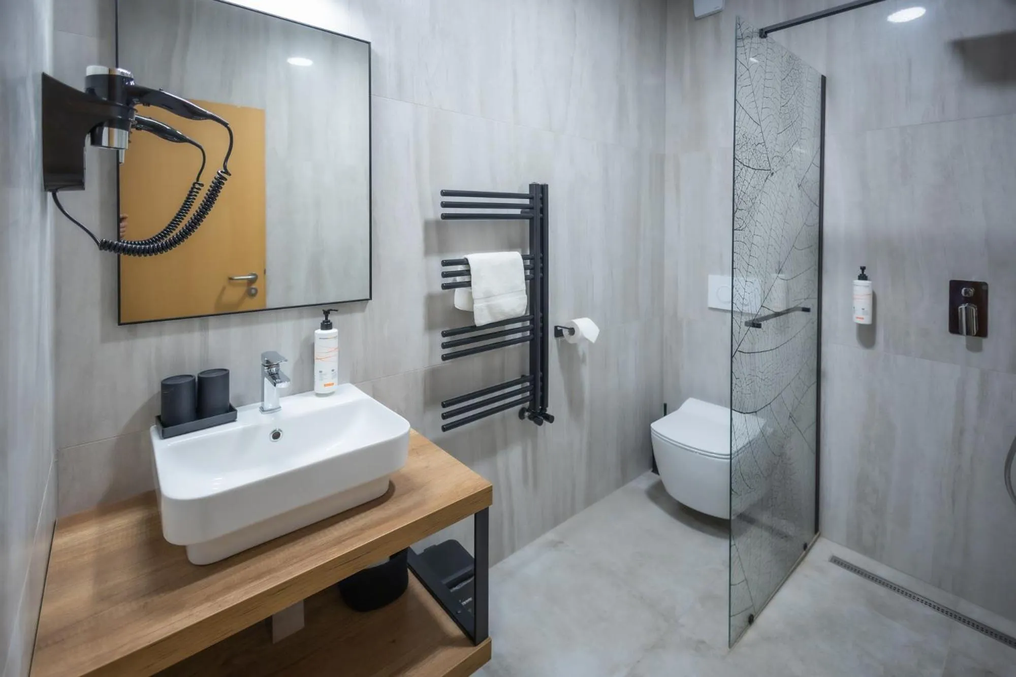 Shower in 4 Évszak Hegyihotel