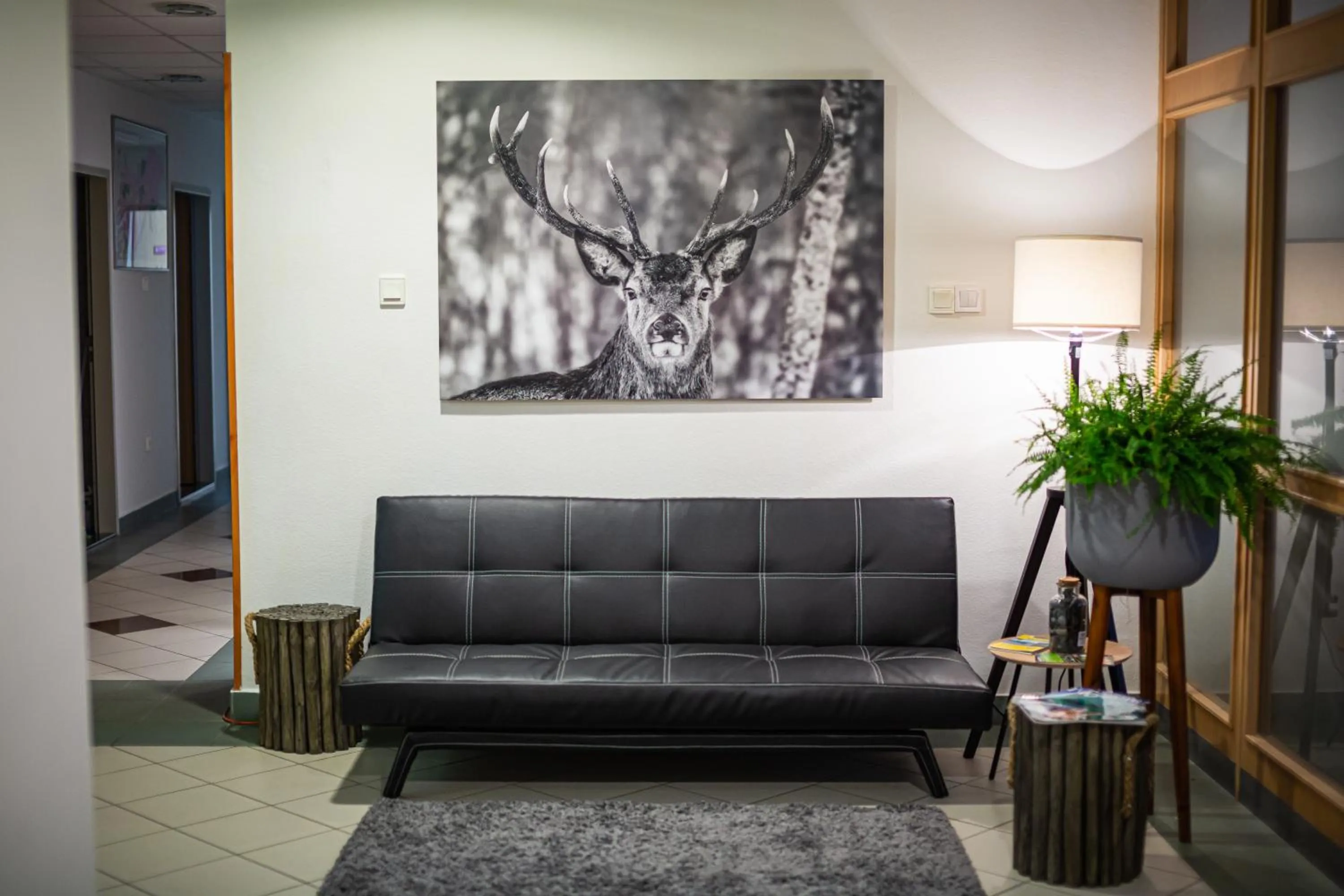 Lobby or reception in 4 Évszak Hegyihotel