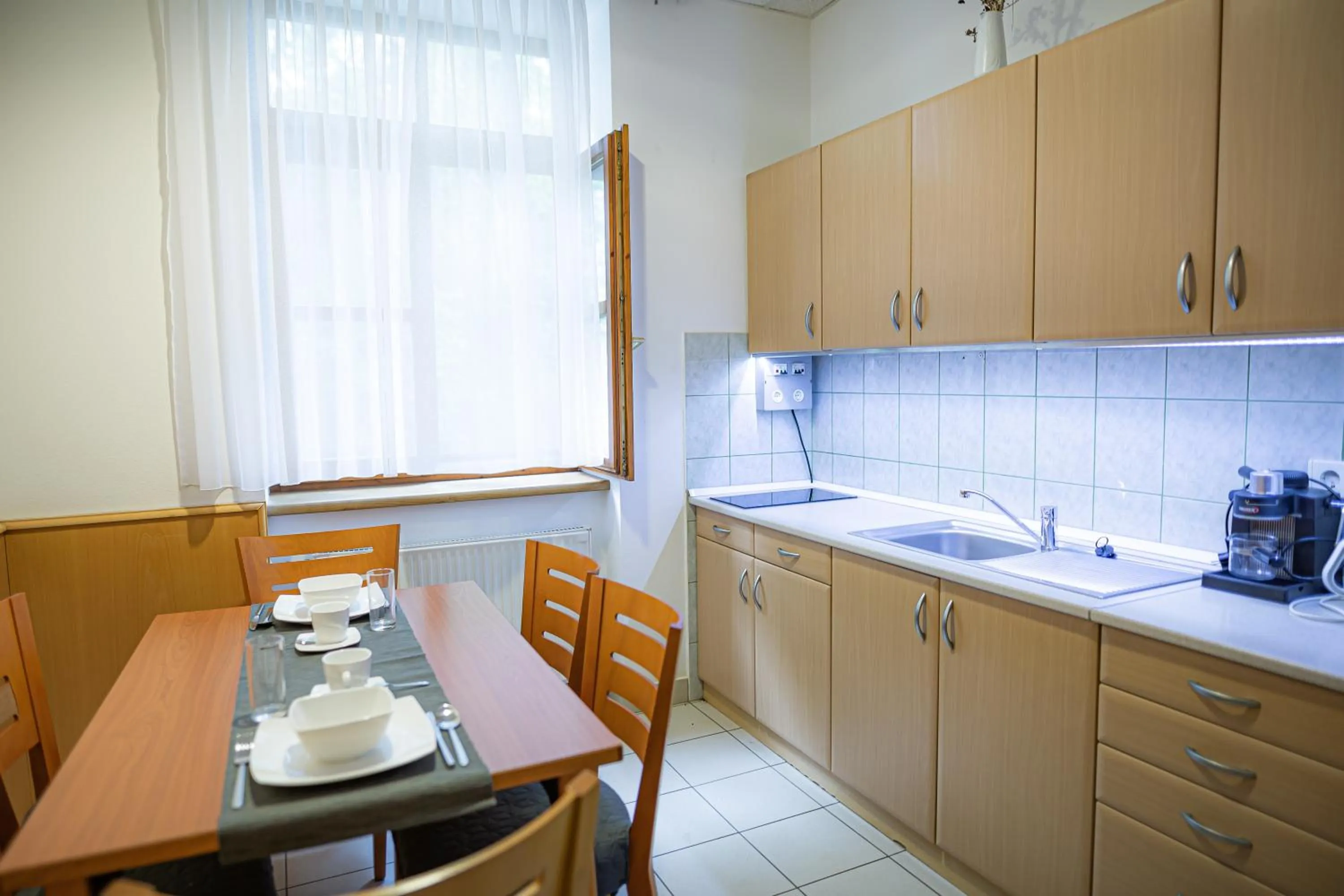 Coffee/tea facilities in 4 Évszak Hegyihotel