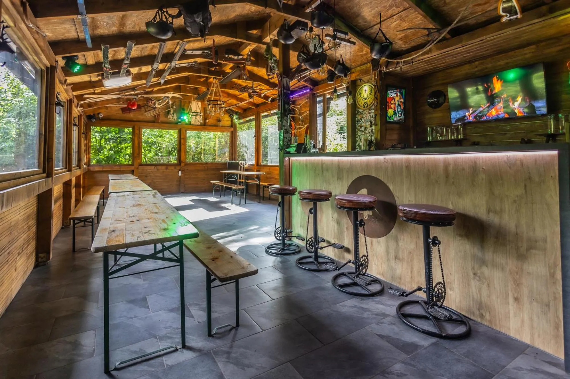 Lounge or bar in 4 Évszak Hegyihotel