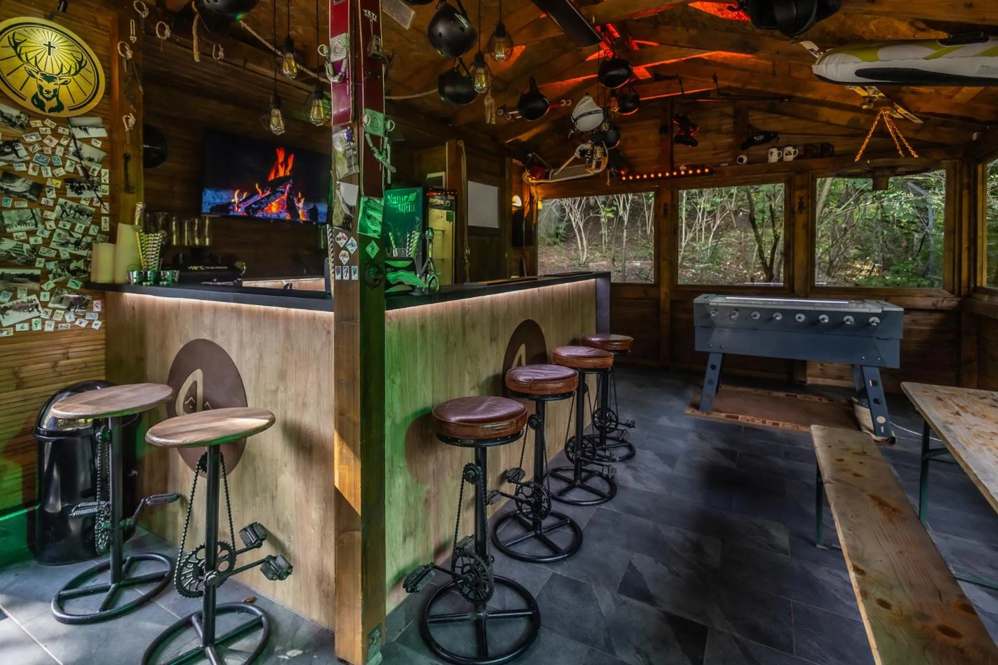 Lounge or bar in 4 Évszak Hegyihotel