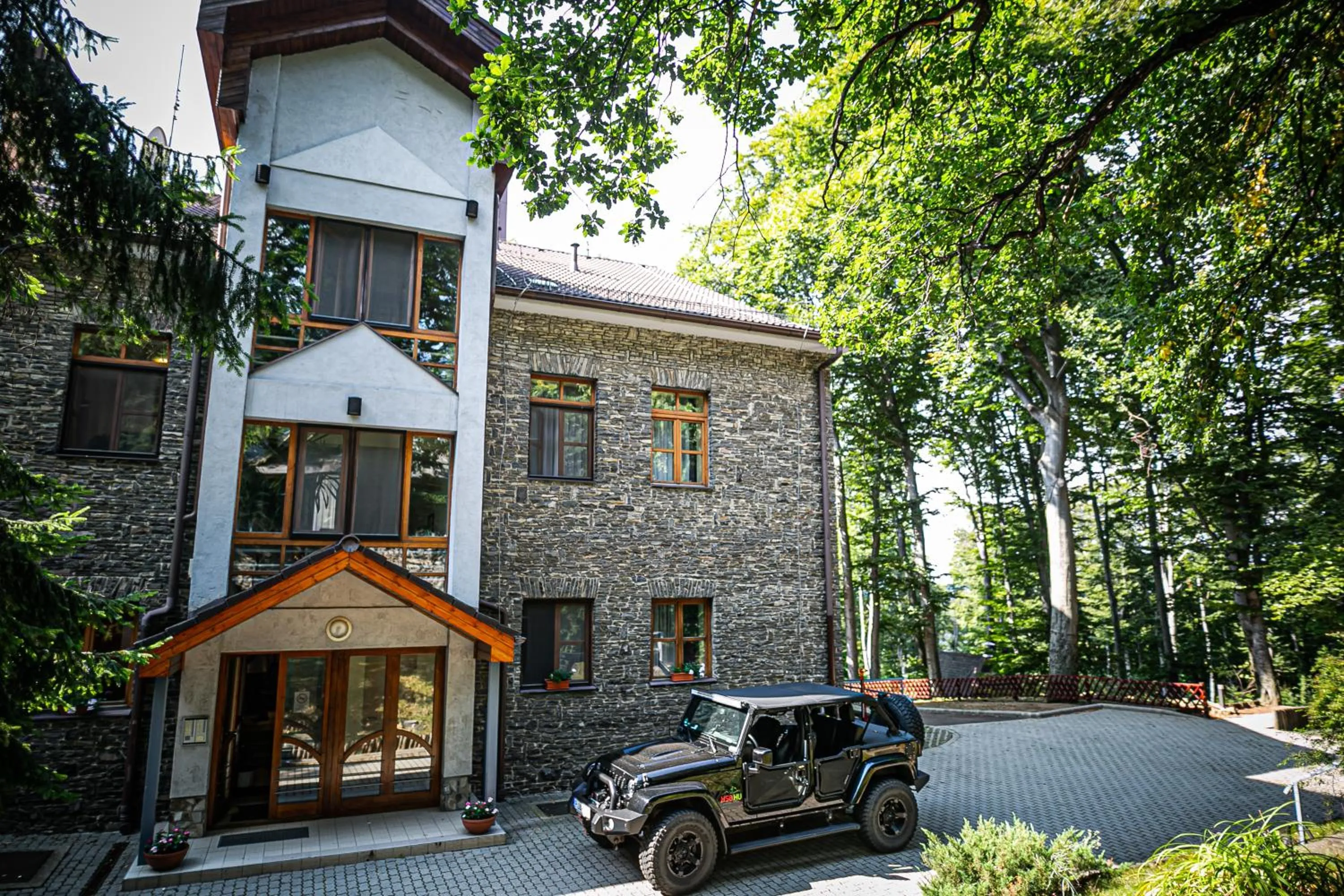 Property building in 4 Évszak Hegyihotel