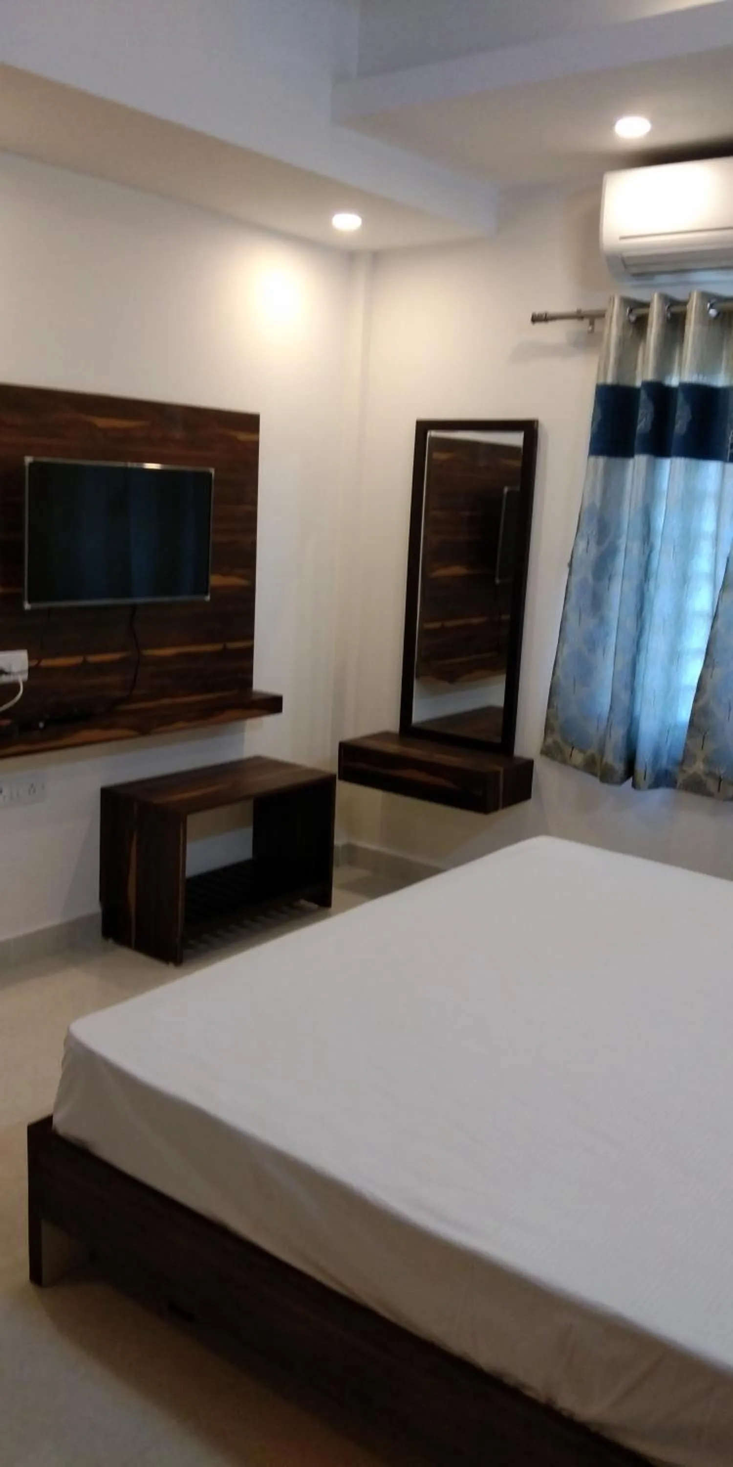 air conditioner, Bed in MM Park Inn