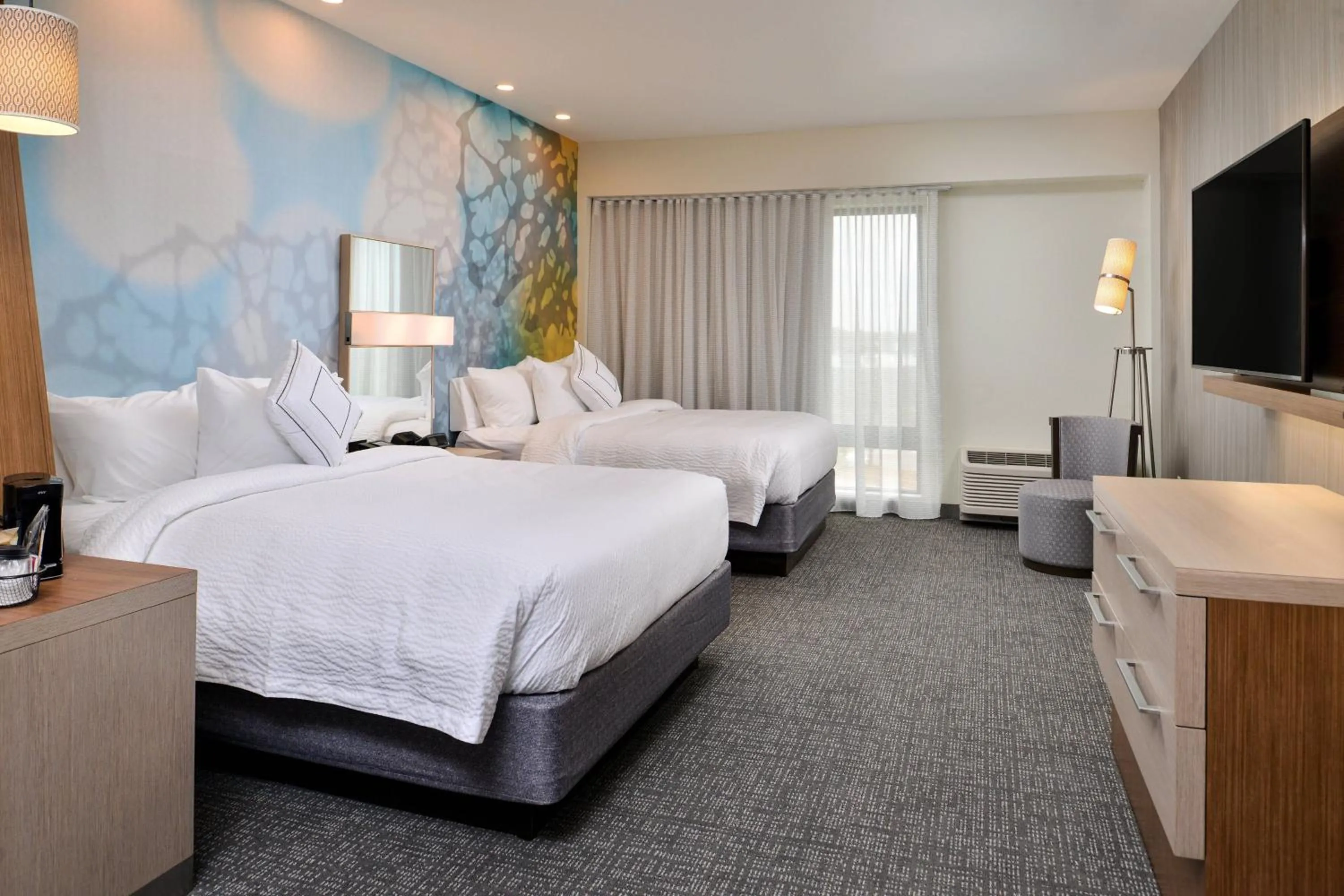 Photo of the whole room, Bed in Courtyard Kansas City Olathe