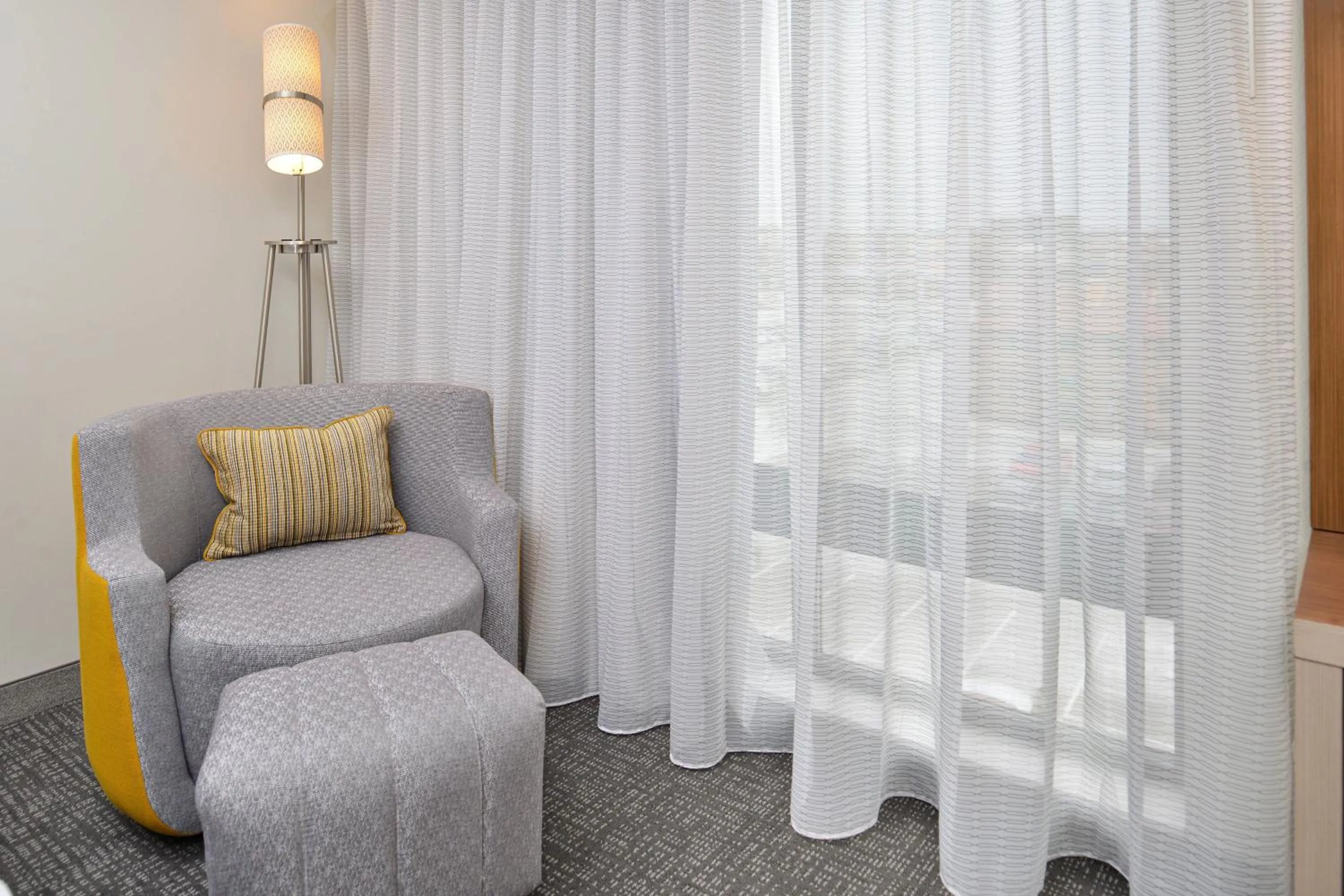 Photo of the whole room in Courtyard Kansas City Olathe