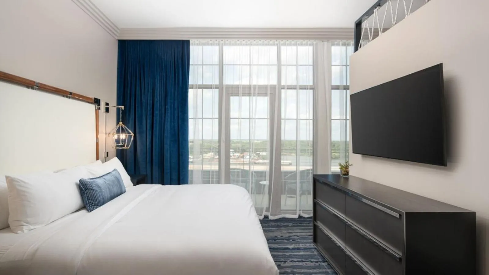 Bedroom, Bed in JW Marriott Savannah Plant Riverside District