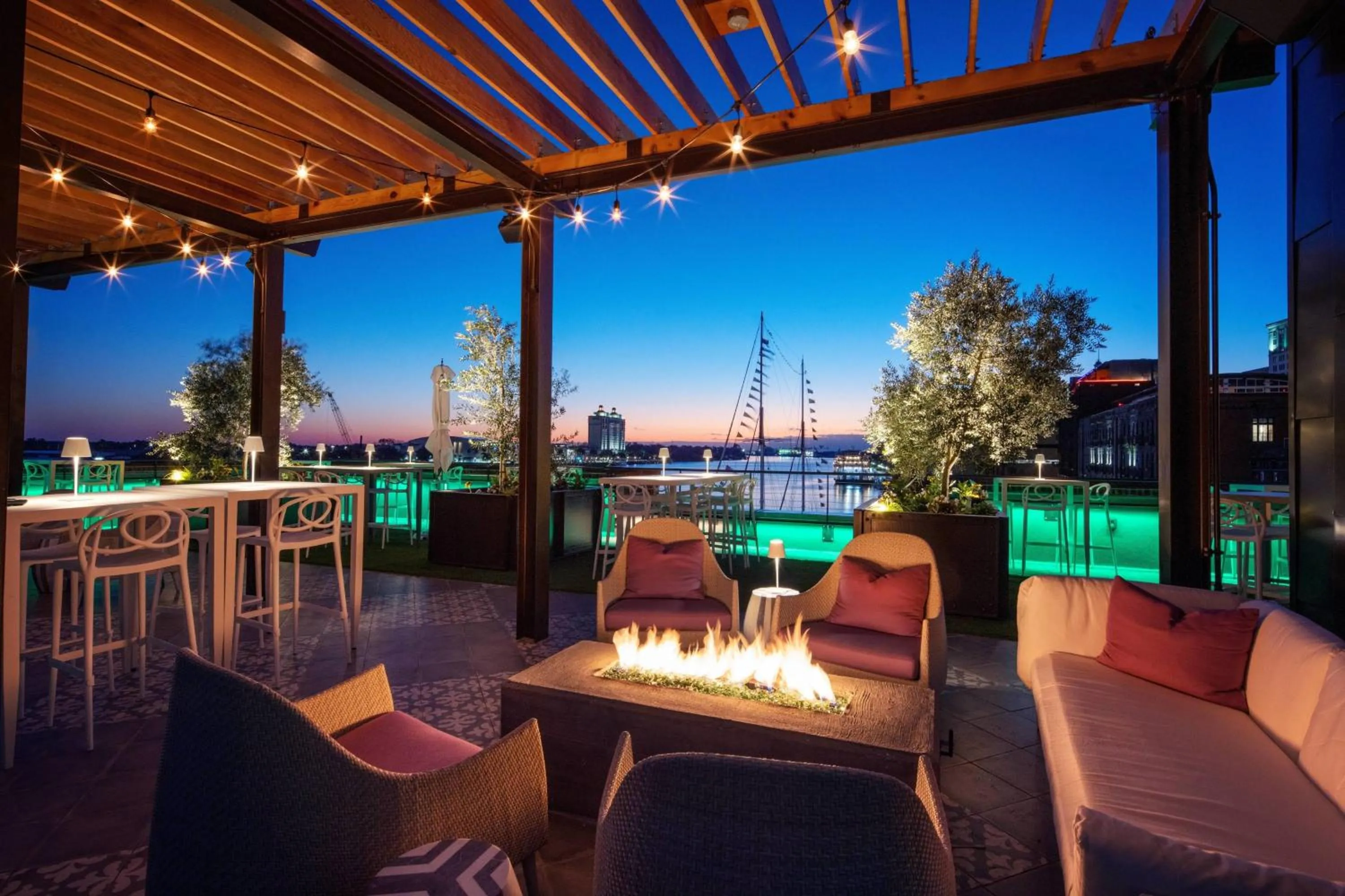 Restaurant/places to eat in JW Marriott Savannah Plant Riverside District