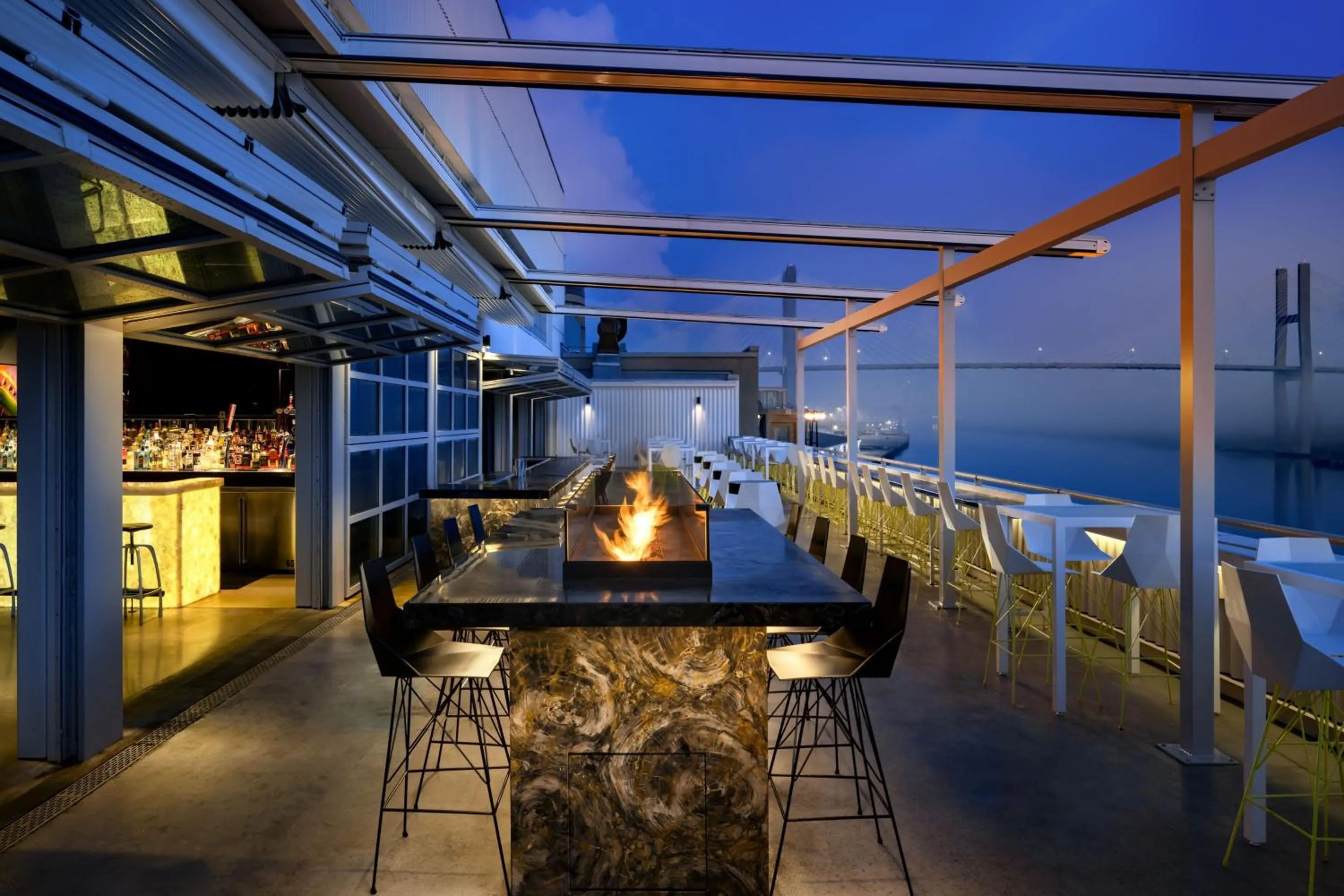 Lounge or bar in JW Marriott Savannah Plant Riverside District