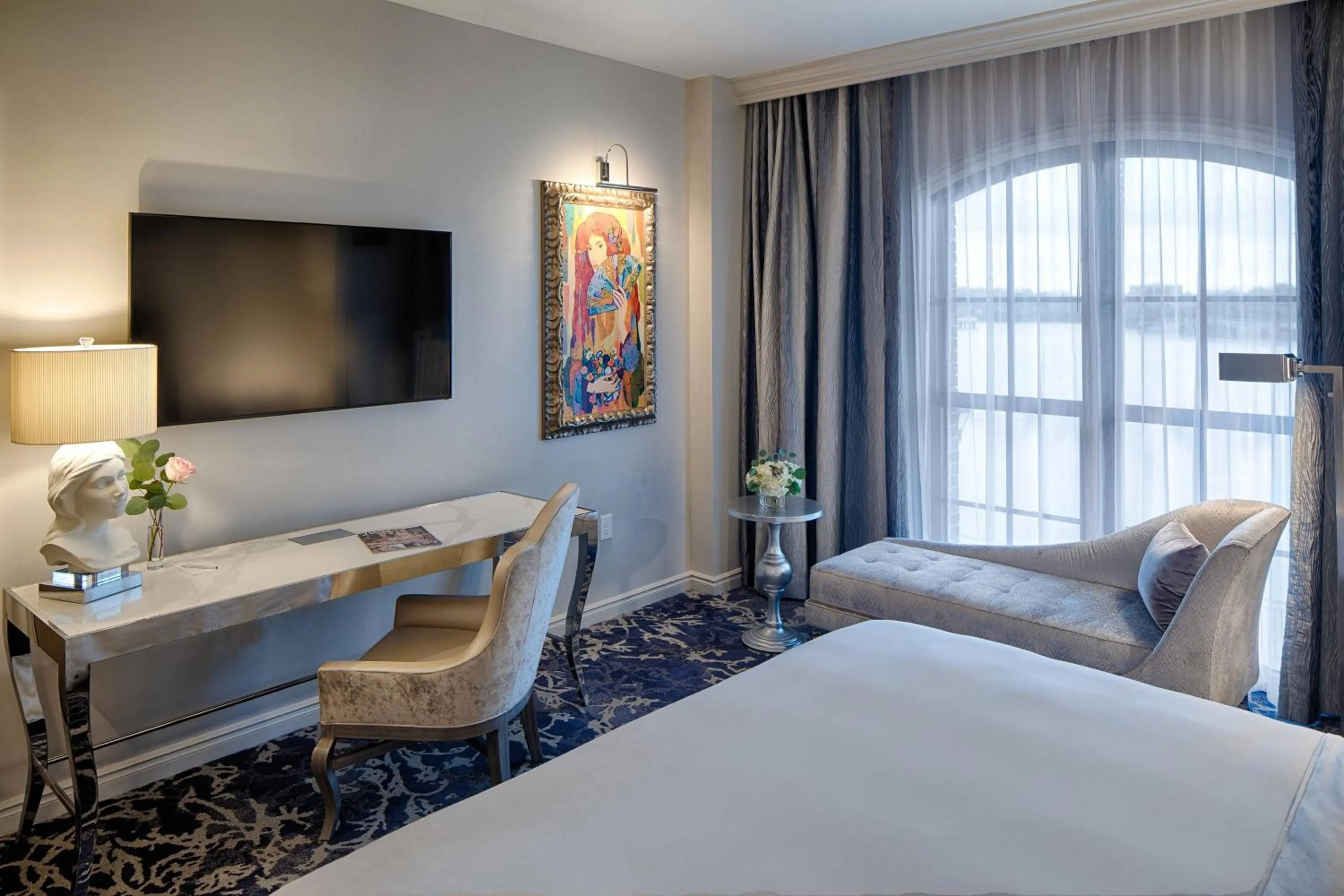 Photo of the whole room, Bed in JW Marriott Savannah Plant Riverside District