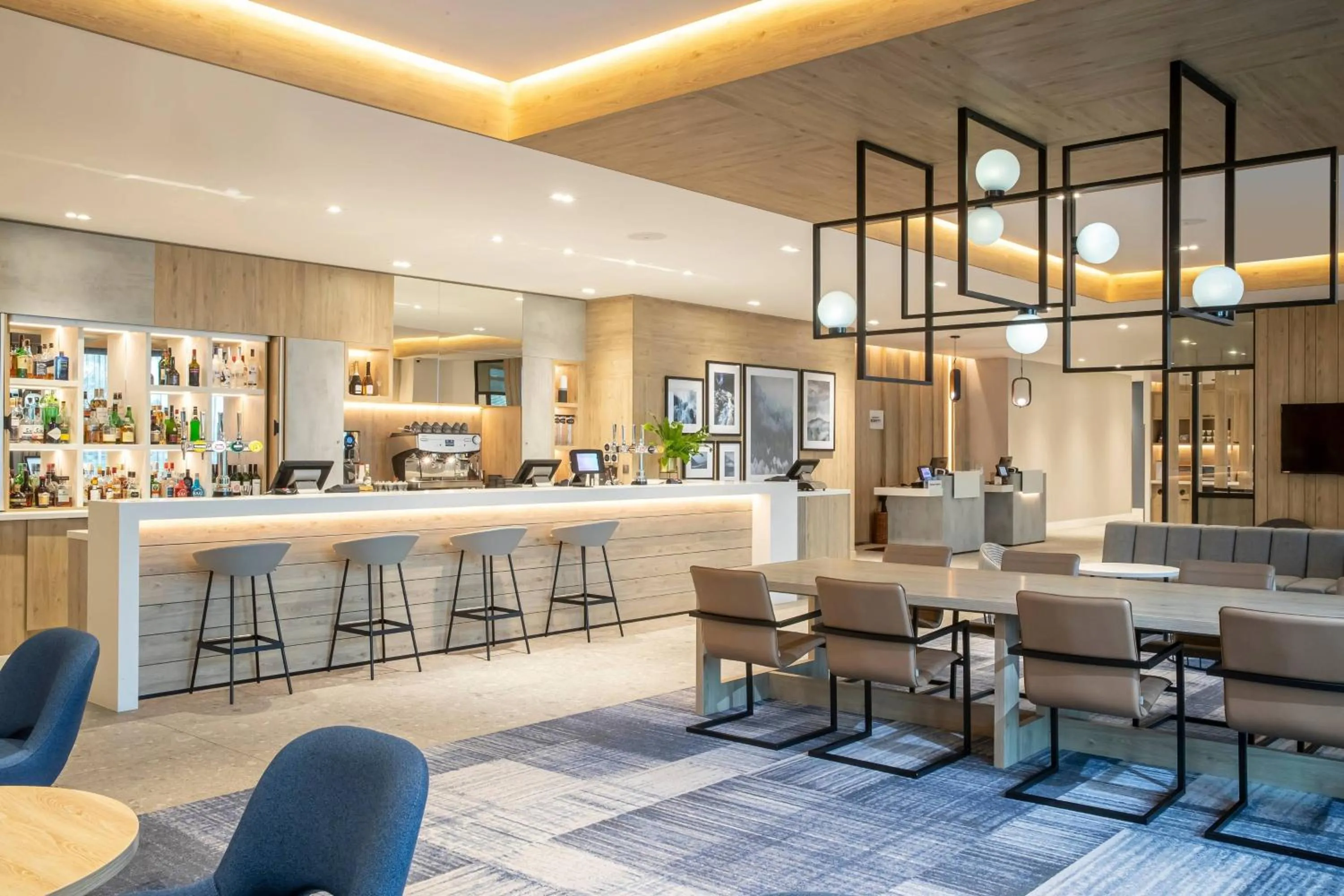 Lounge or bar in Courtyard by Marriott Inverness Airport