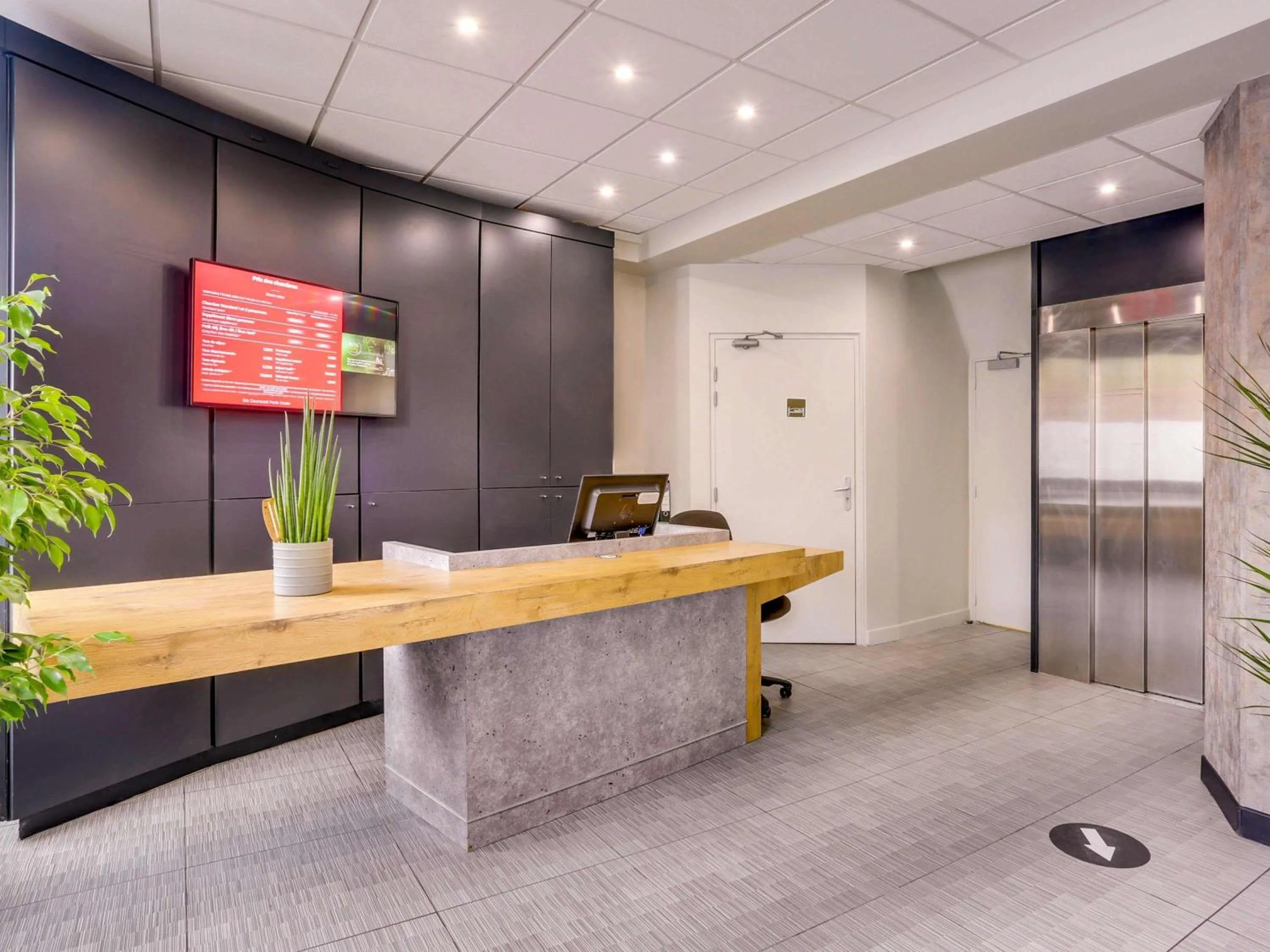 Property building in ibis Daumesnil Porte Doree