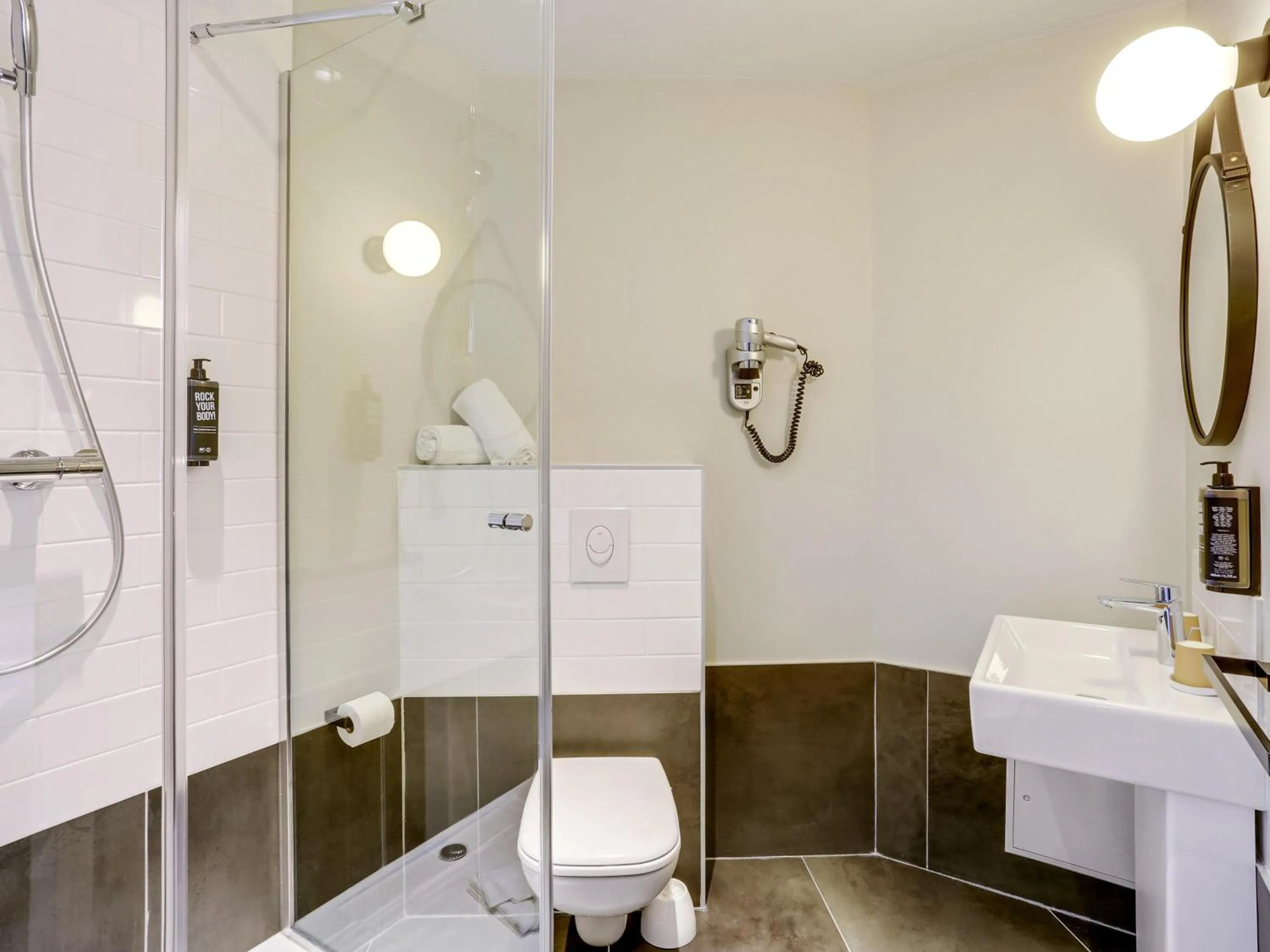 Bedroom in ibis Daumesnil Porte Doree