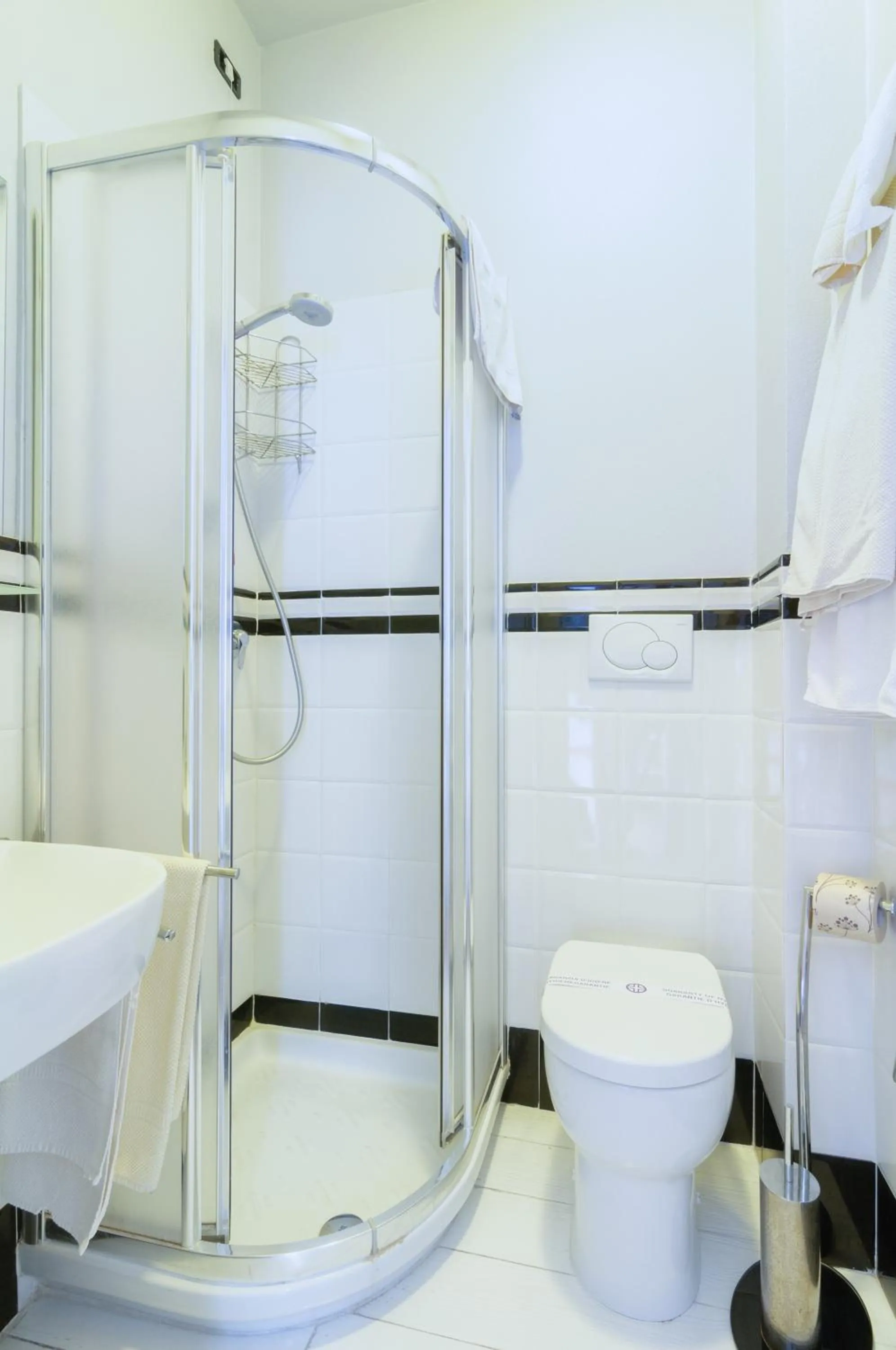 Shower in Cento Passi dal Duomo B&B