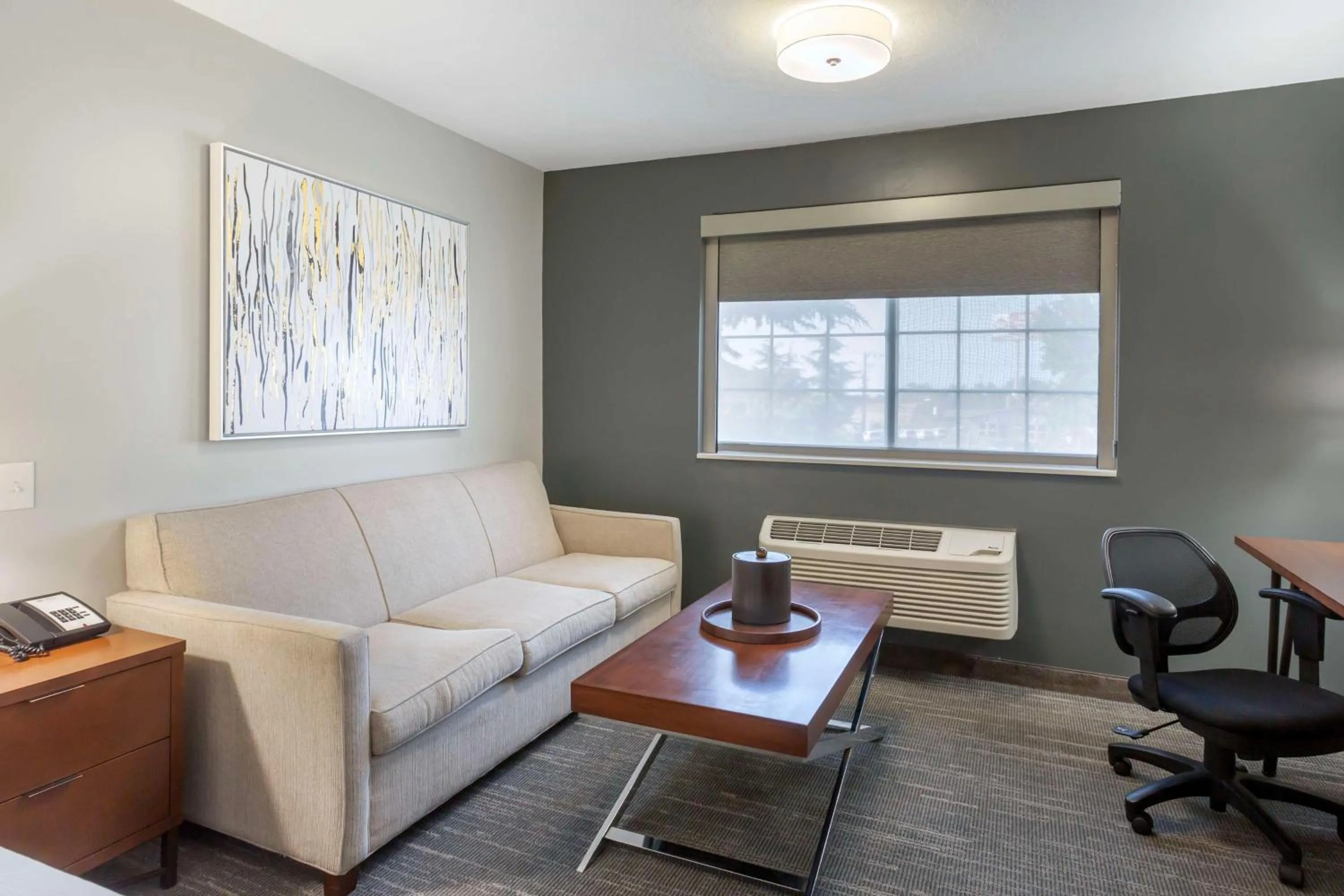 Bedroom in Best Western PLUS Cotton Tree Inn