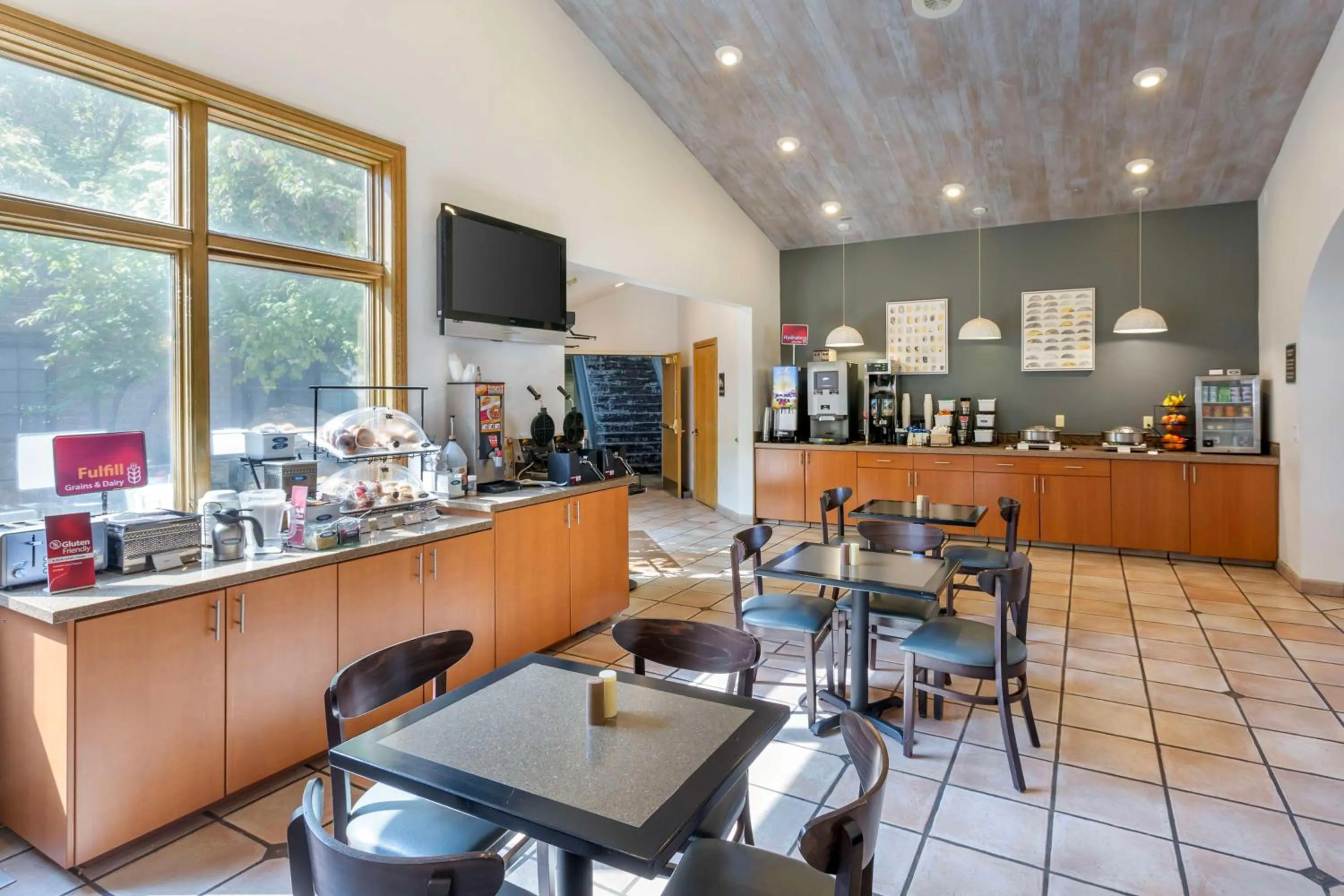 Breakfast in Best Western PLUS Cotton Tree Inn