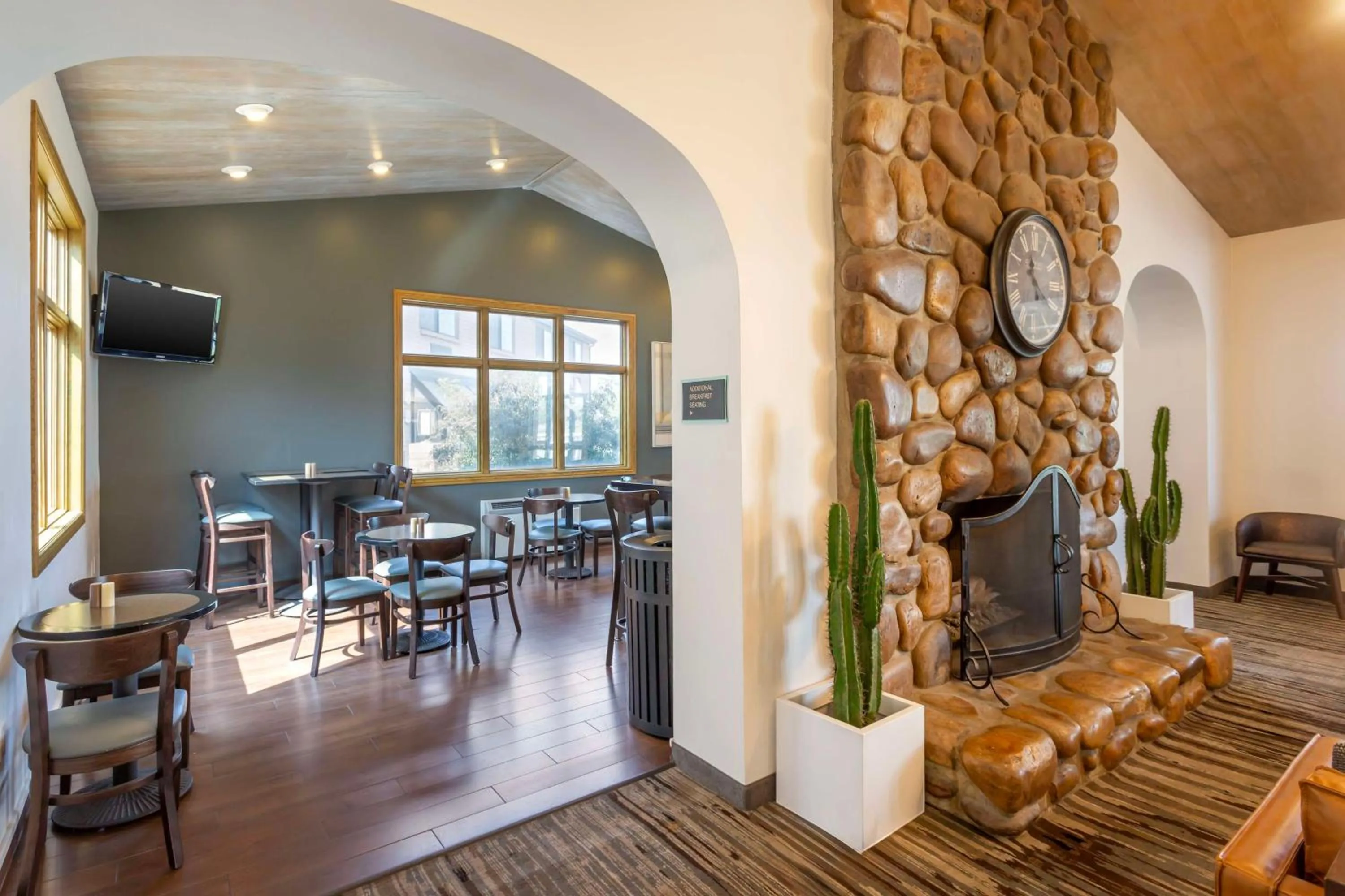 Lobby or reception in Best Western PLUS Cotton Tree Inn