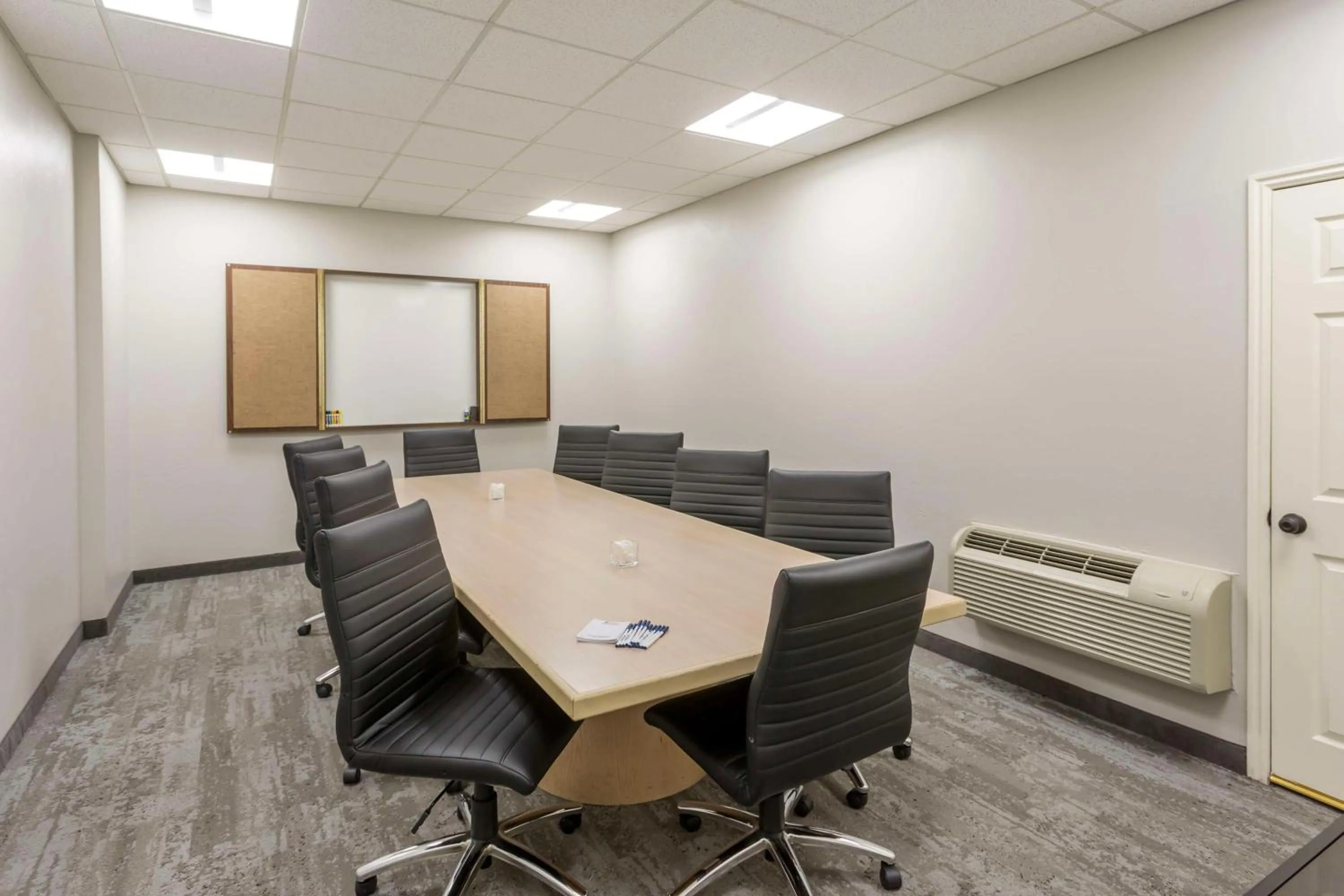 Meeting/conference room in Best Western PLUS Cotton Tree Inn