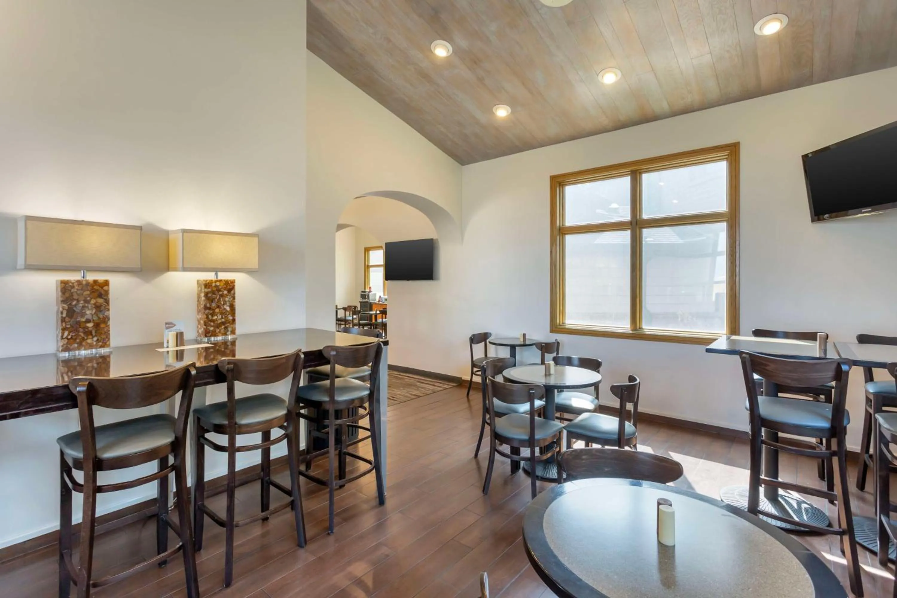 Breakfast in Best Western PLUS Cotton Tree Inn