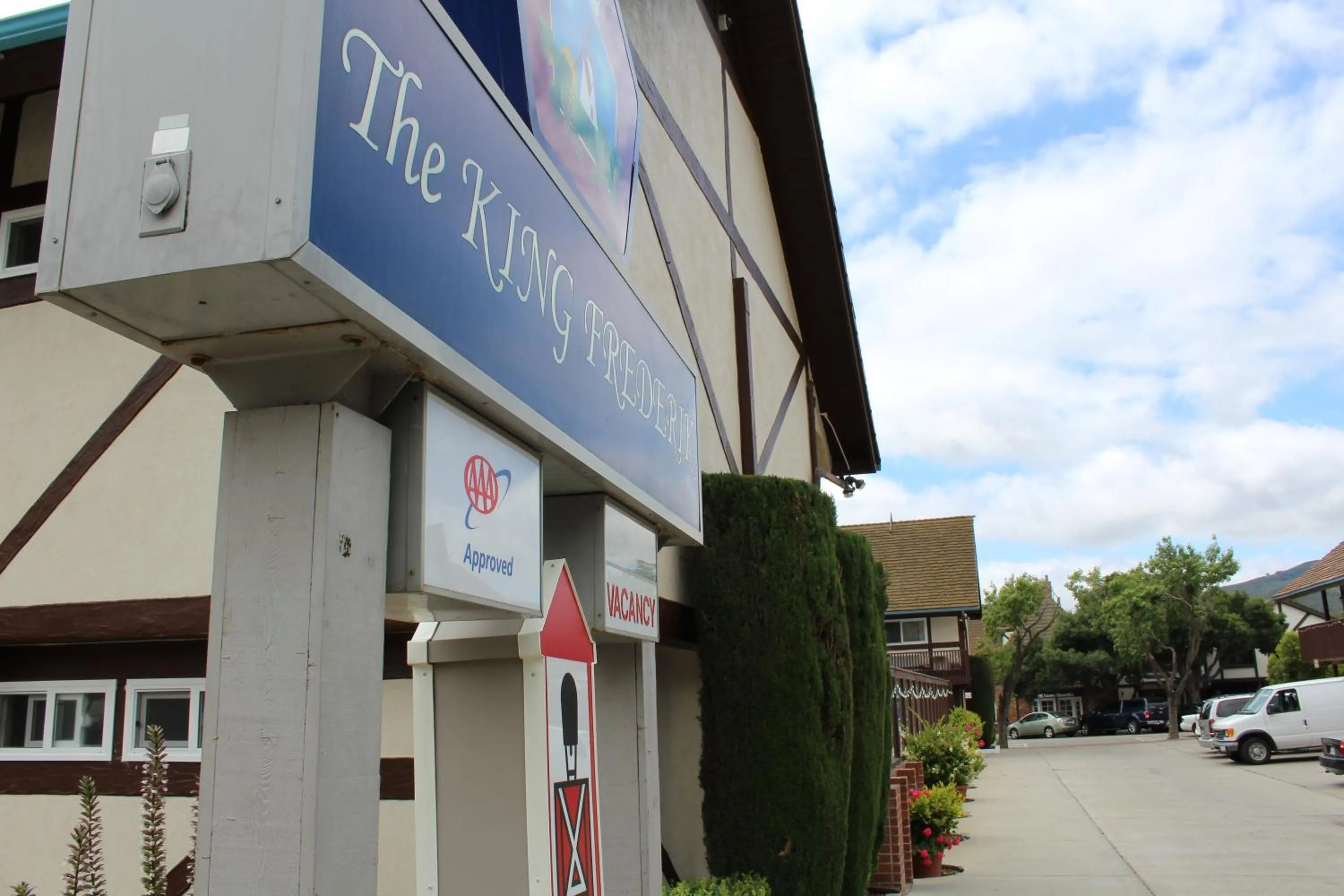 Property logo or sign in King Frederik Inn