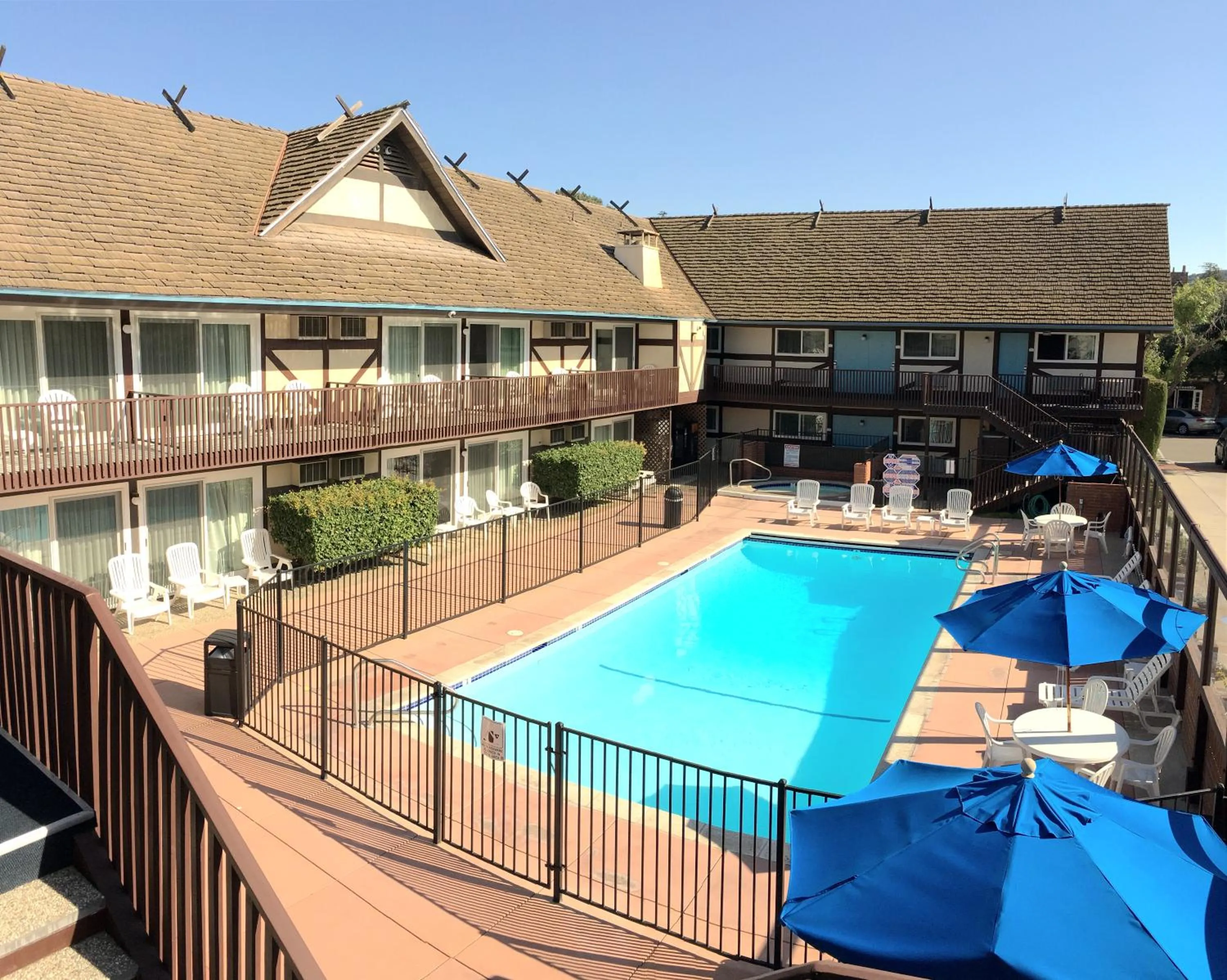 Pool view in King Frederik Inn