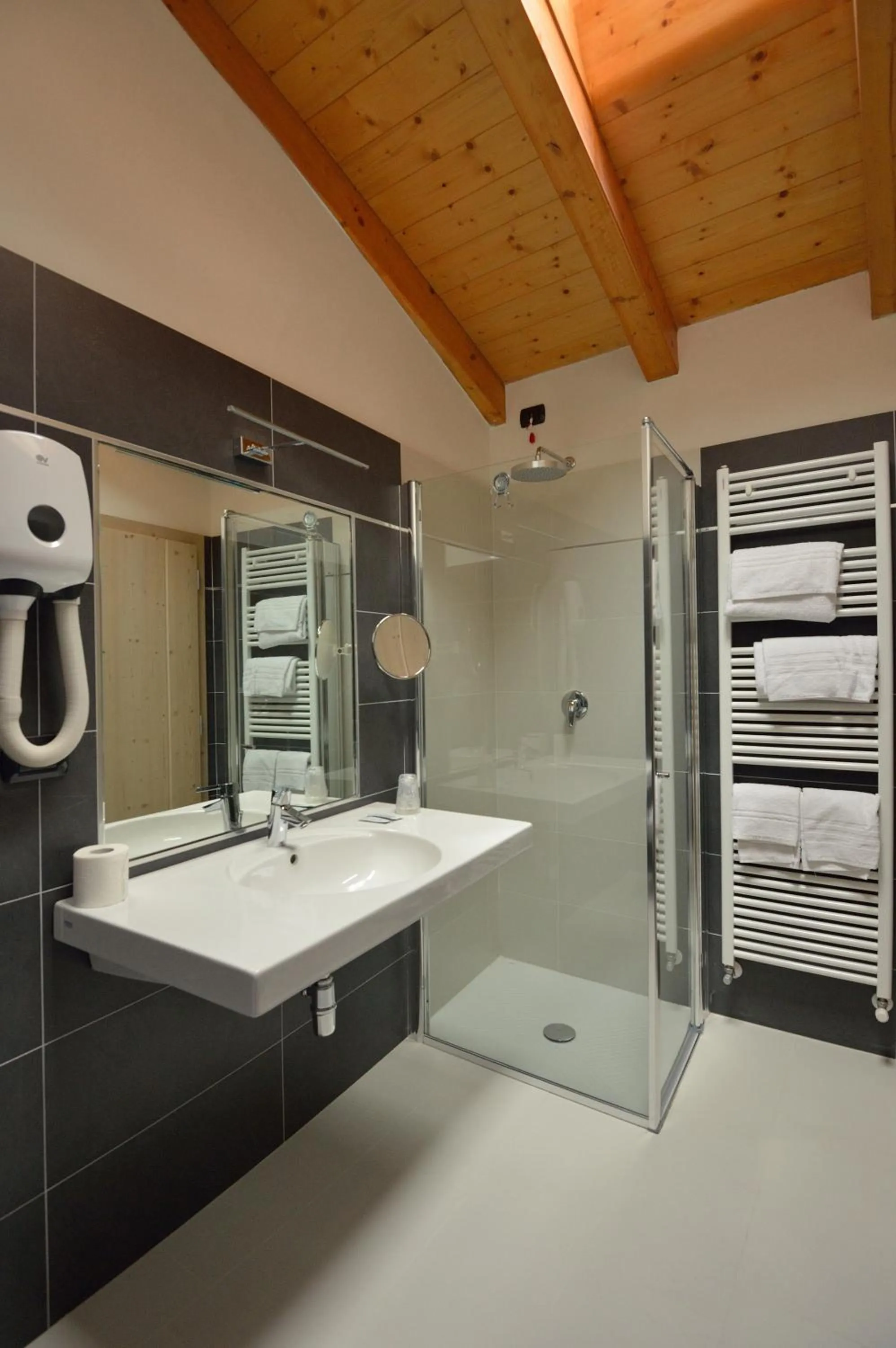 Bathroom in Ai Vellutai