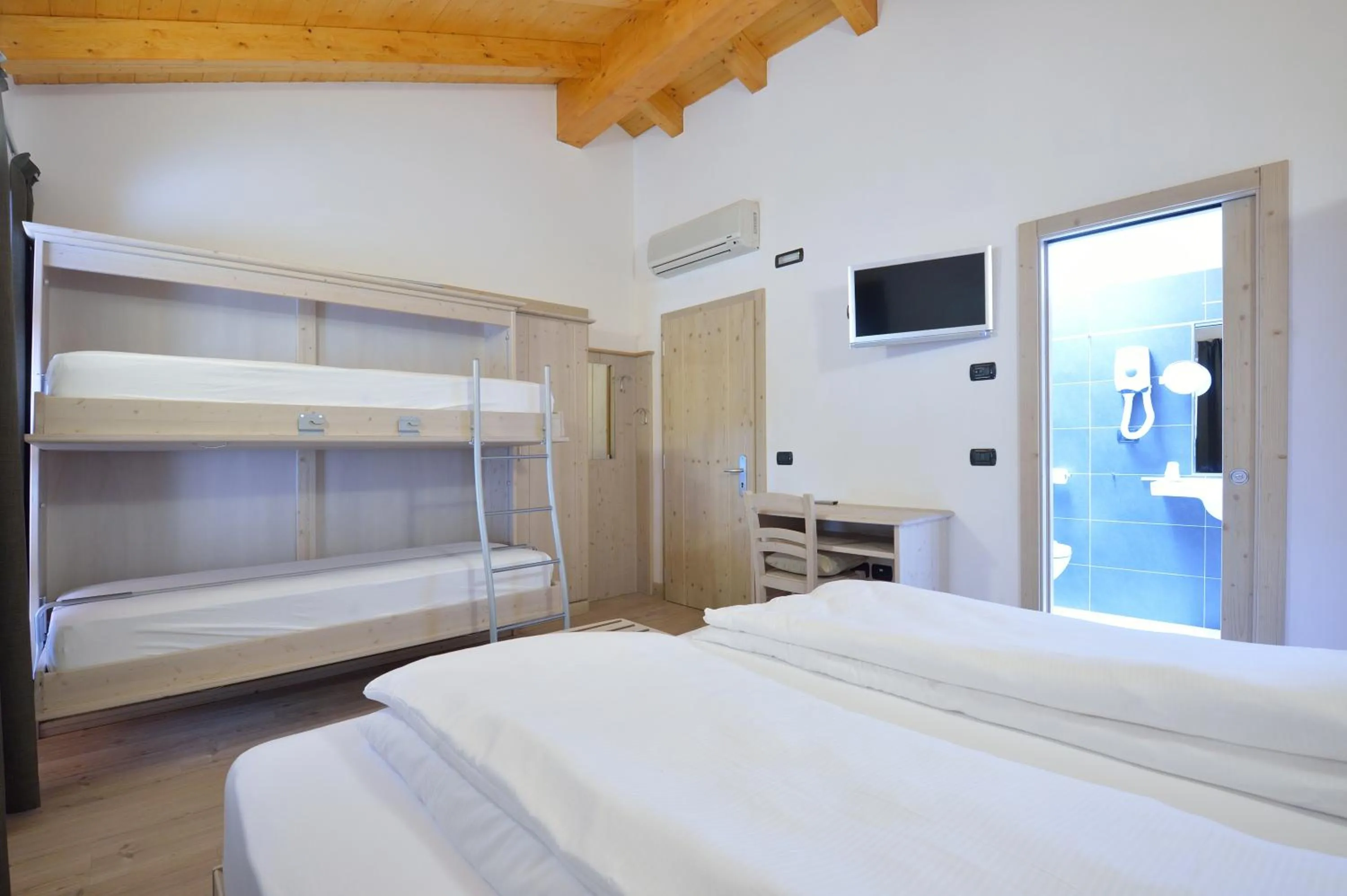 Photo of the whole room, Bed in Ai Vellutai