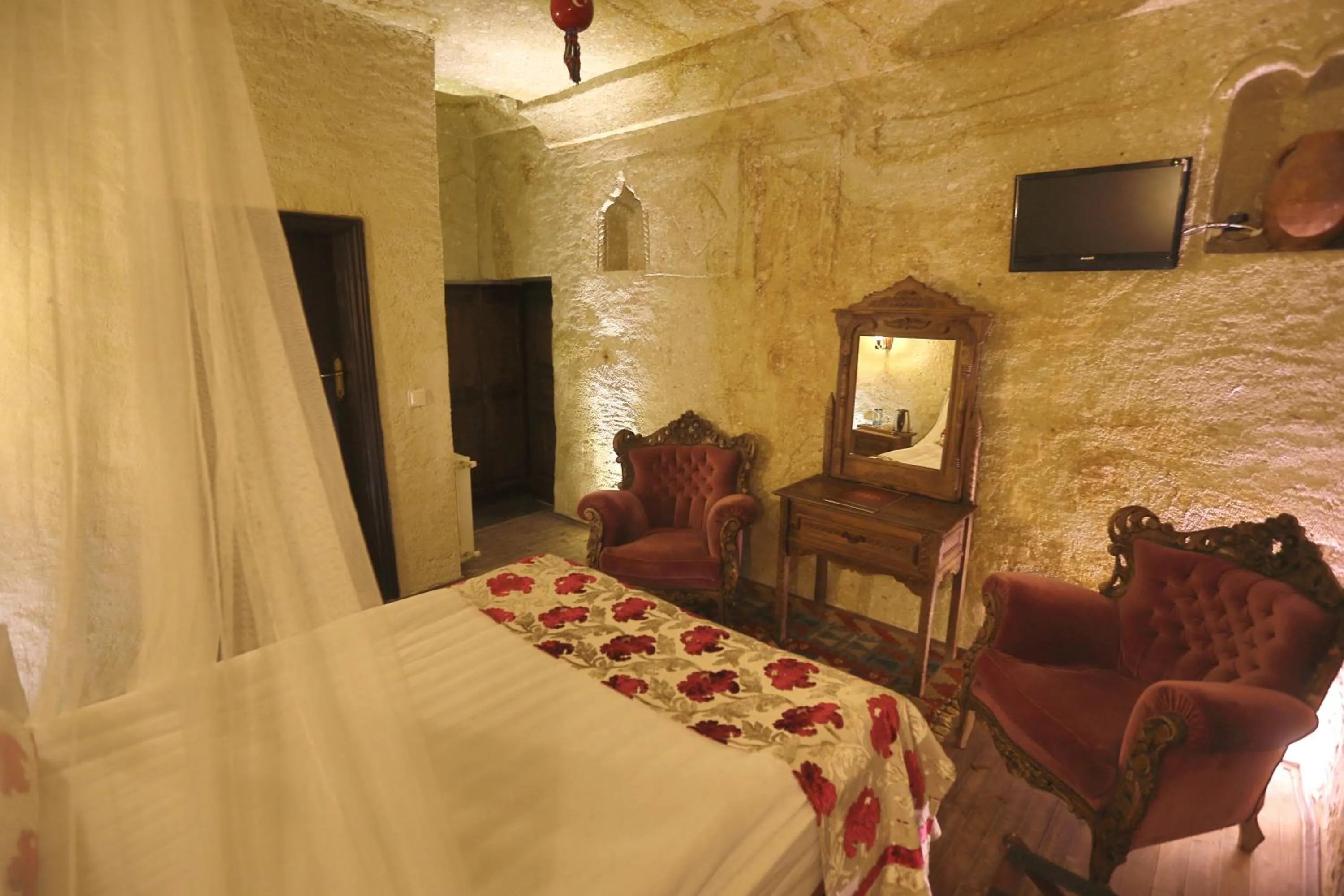 Photo of the whole room, Bed in Cappadocia Abras Cave Hotel