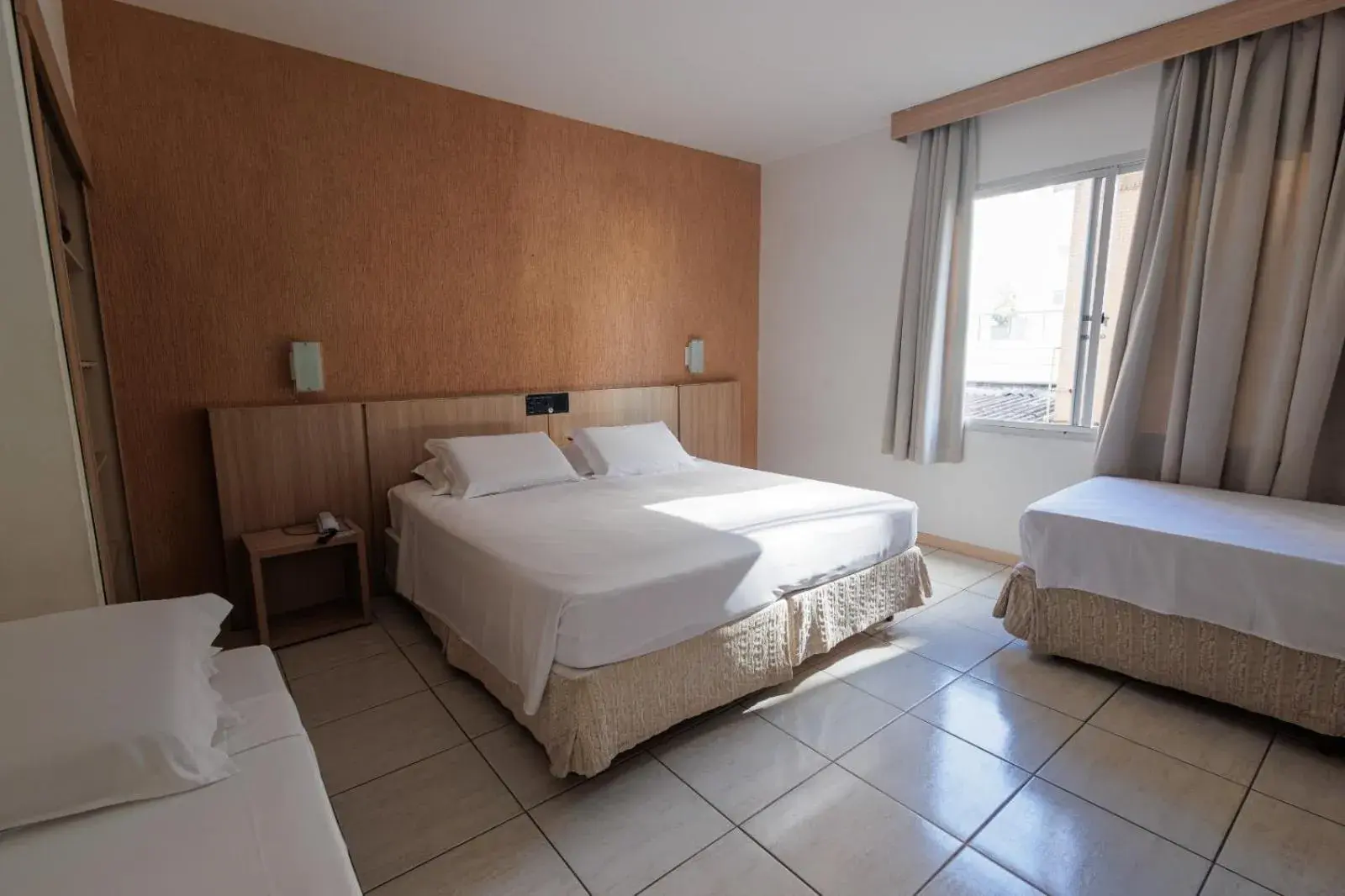 Standard Quadruple Room in Hotel Açores Standard Quadruple Room in Hotel Açores