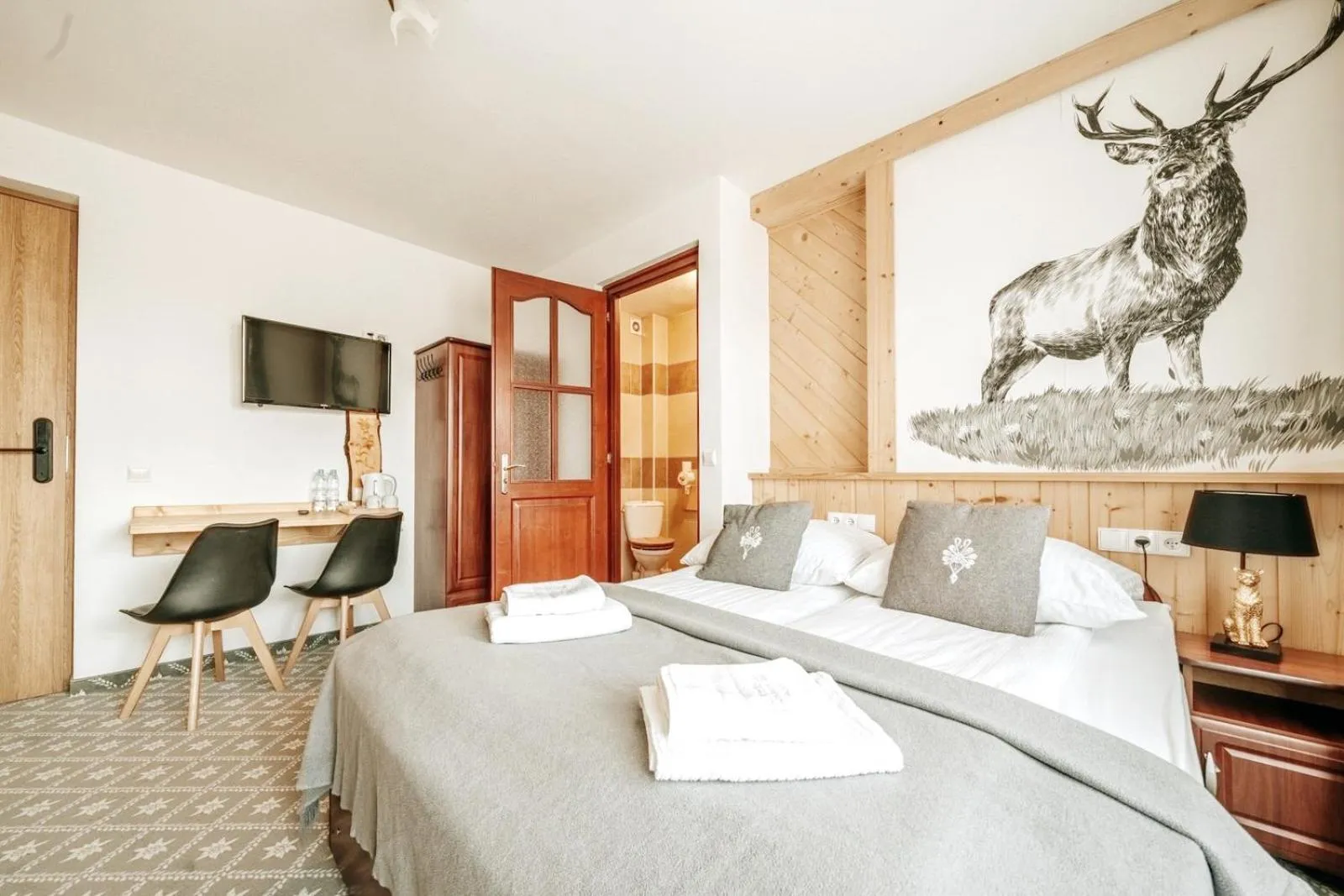 Communal lounge/ TV room, Bed in Willa Swoboda Garden Spa