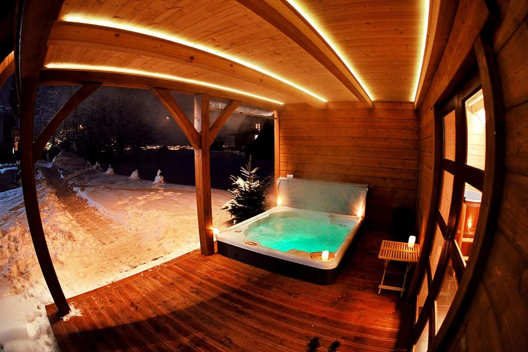 Hot Tub in Willa Swoboda Garden Spa