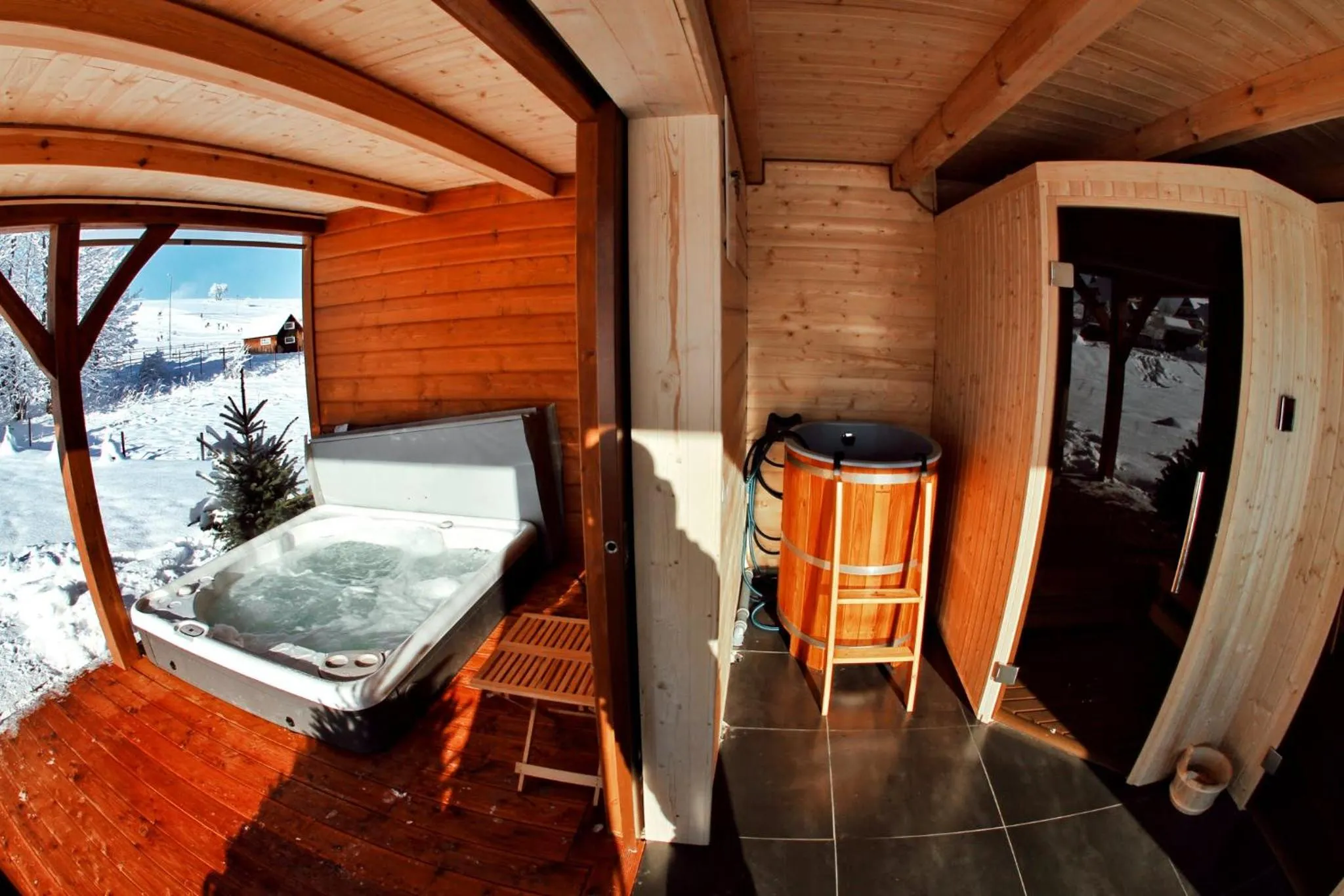 Hot Tub in Willa Swoboda Garden Spa