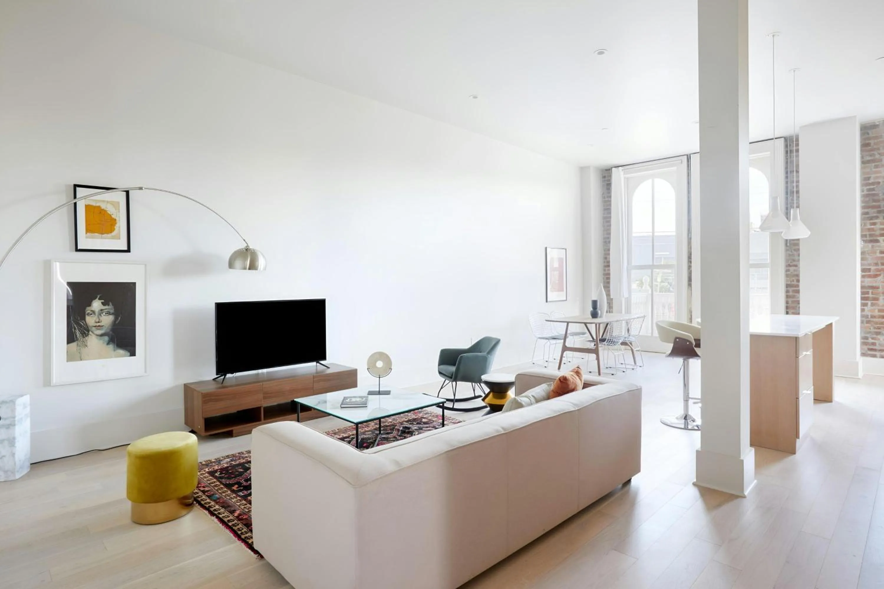 Living room in Sonder by Marriott Bonvoy Gravier Place Apartments Medical