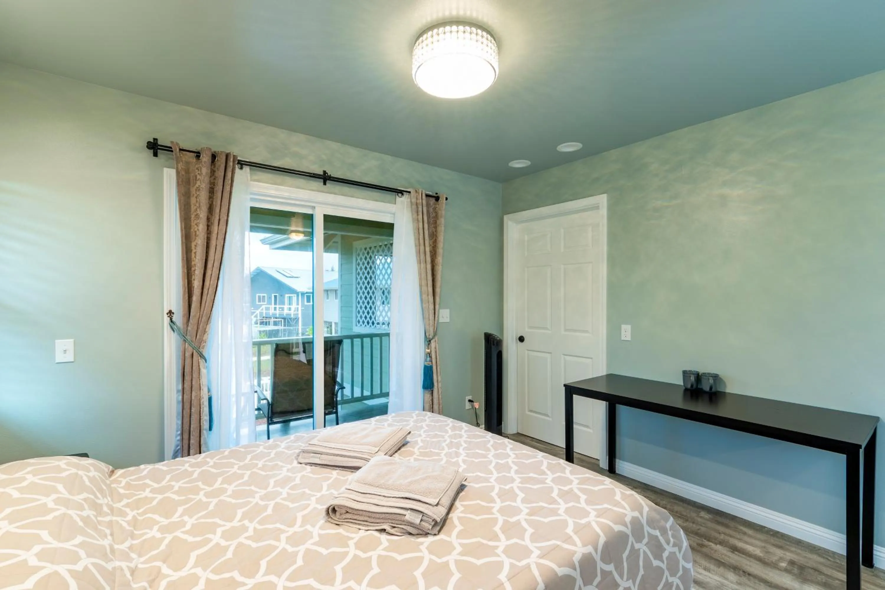 Bed in Ocean Breeze Inn