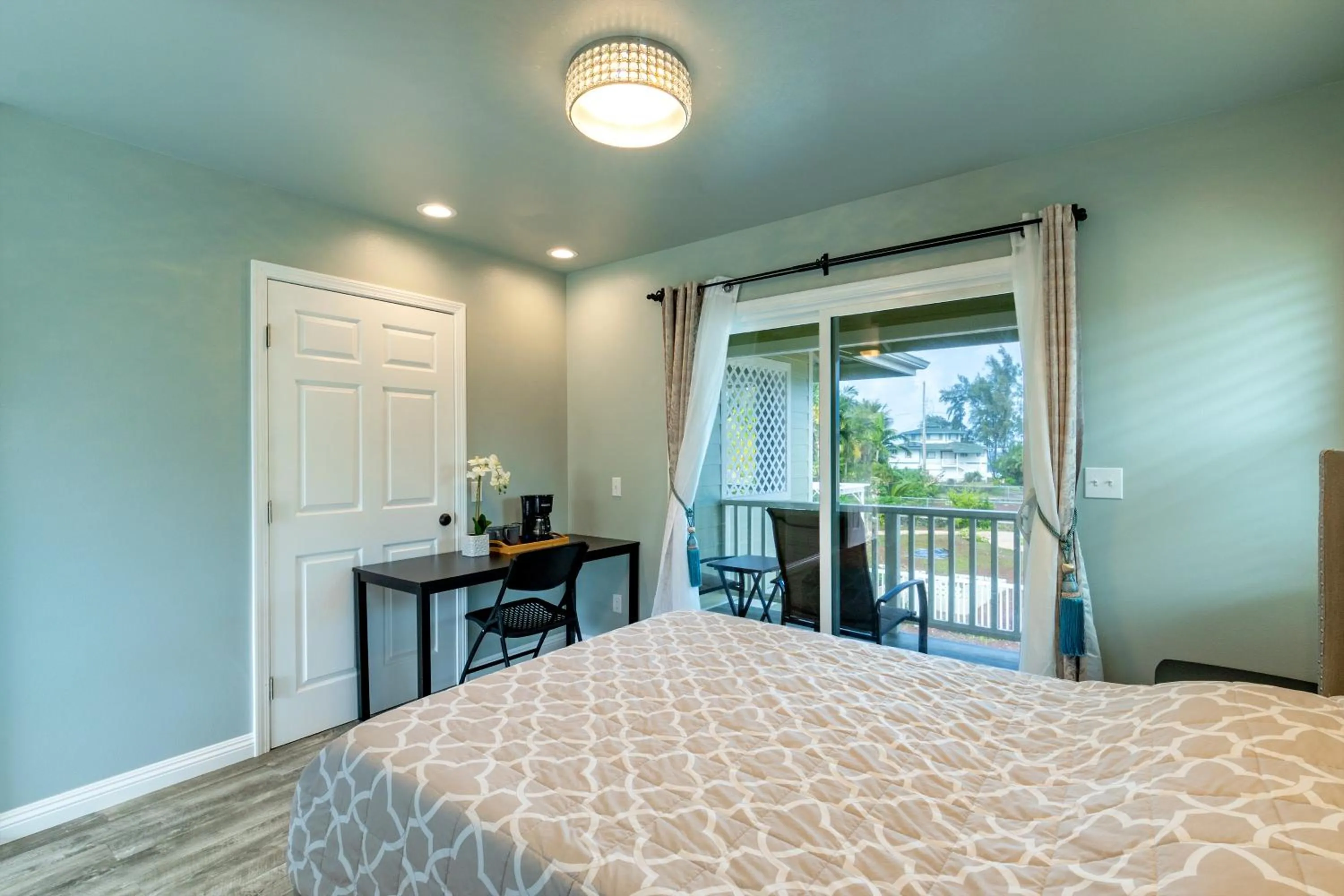 Bed in Ocean Breeze Inn