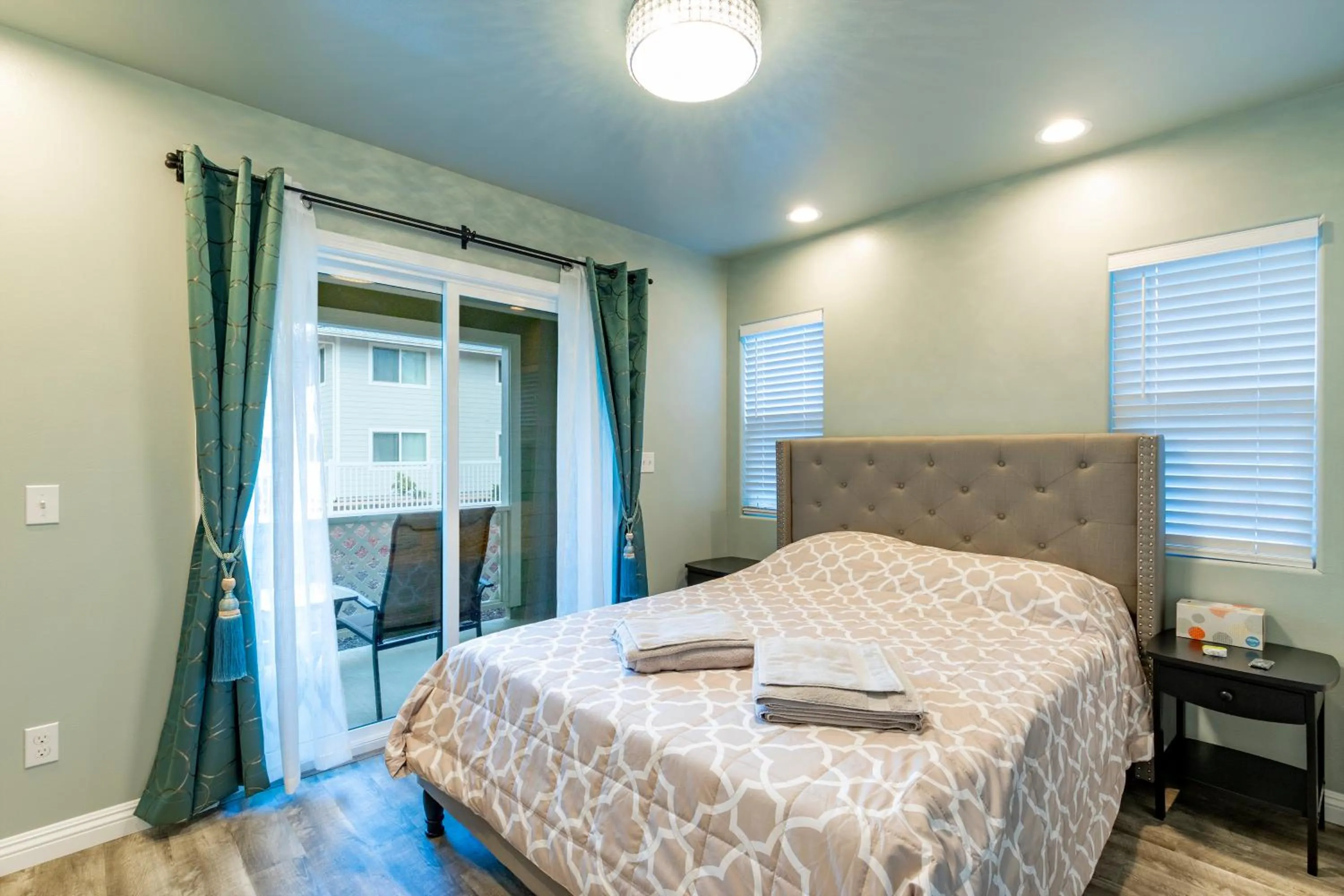 Bed in Ocean Breeze Inn