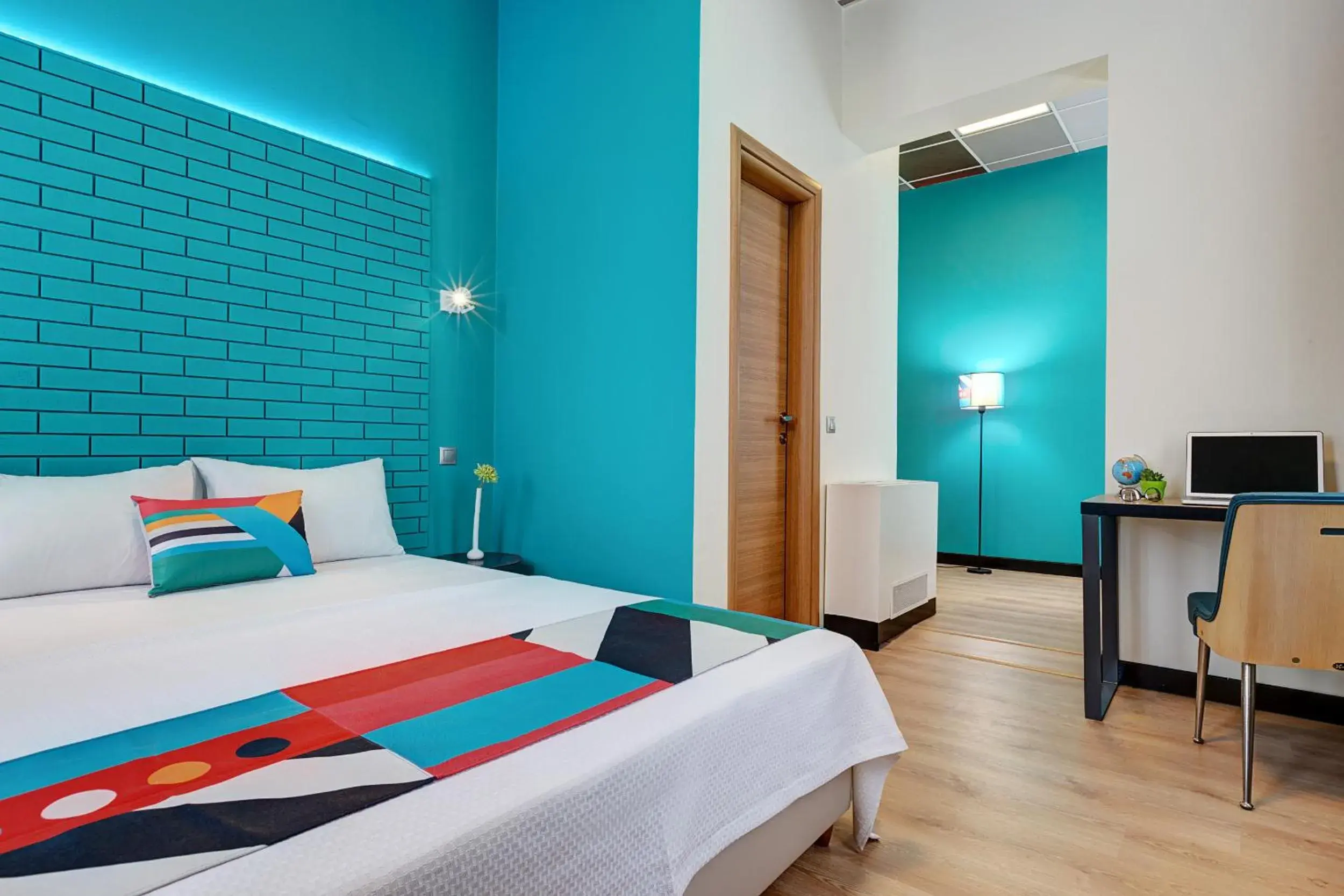 Corner Deluxe Room in Colors Ladadika Thessaloniki Corner Deluxe Room in Colors Ladadika Thessaloniki