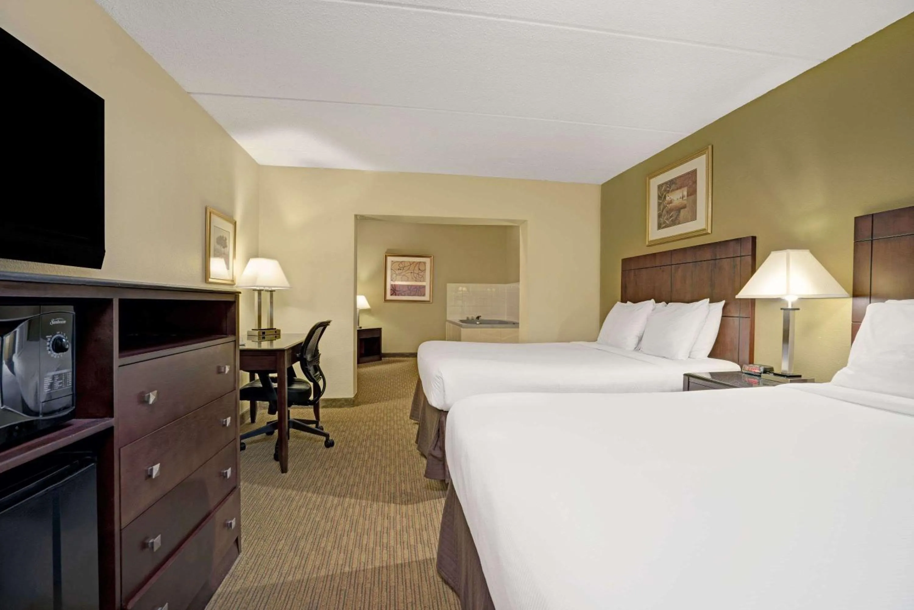 Photo of the whole room in Super 8 by Wyndham Monticello