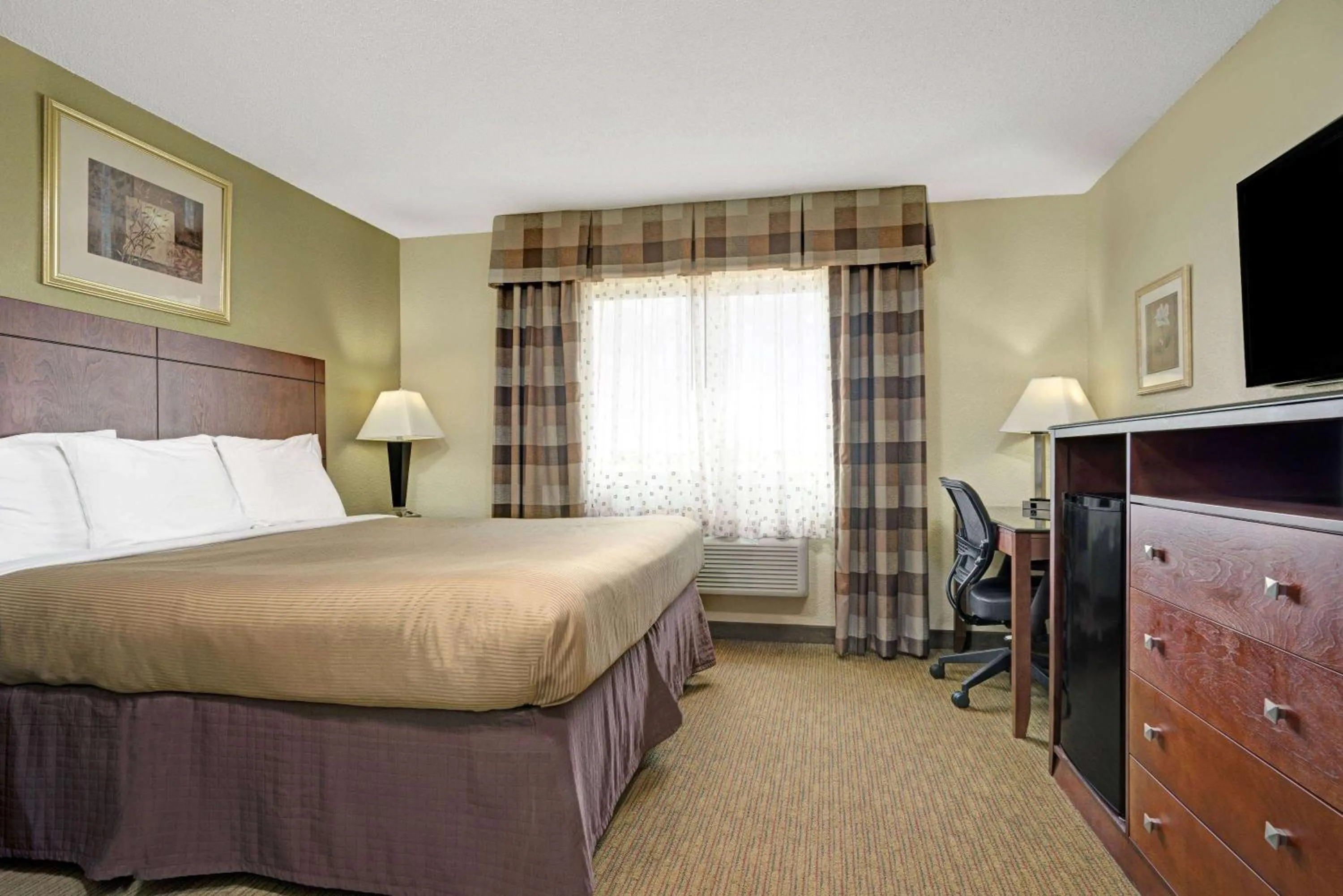 Bedroom in Super 8 by Wyndham Monticello