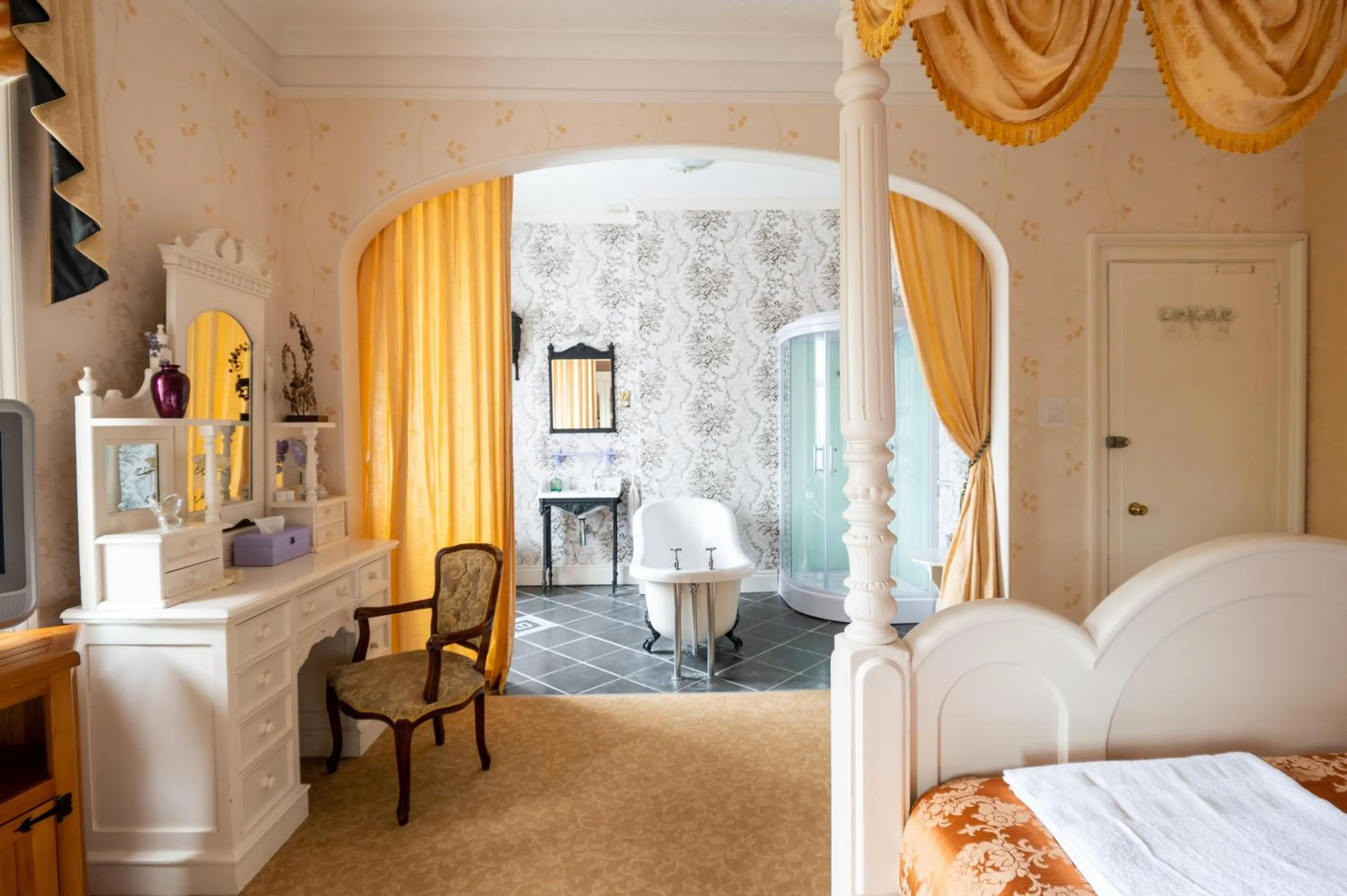 Bedroom, Bed in Enchanted Manor