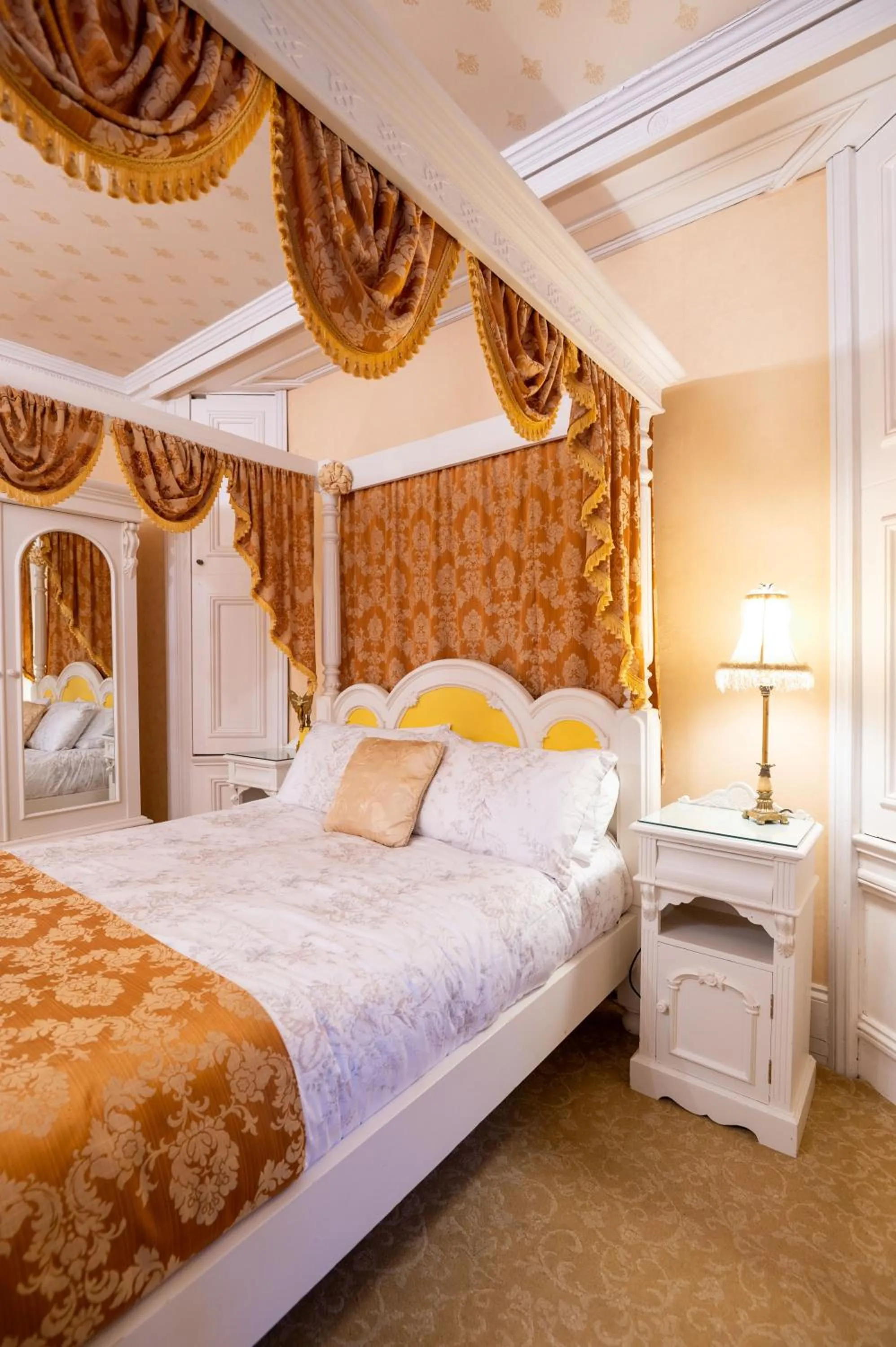 Bedroom, Bed in Enchanted Manor