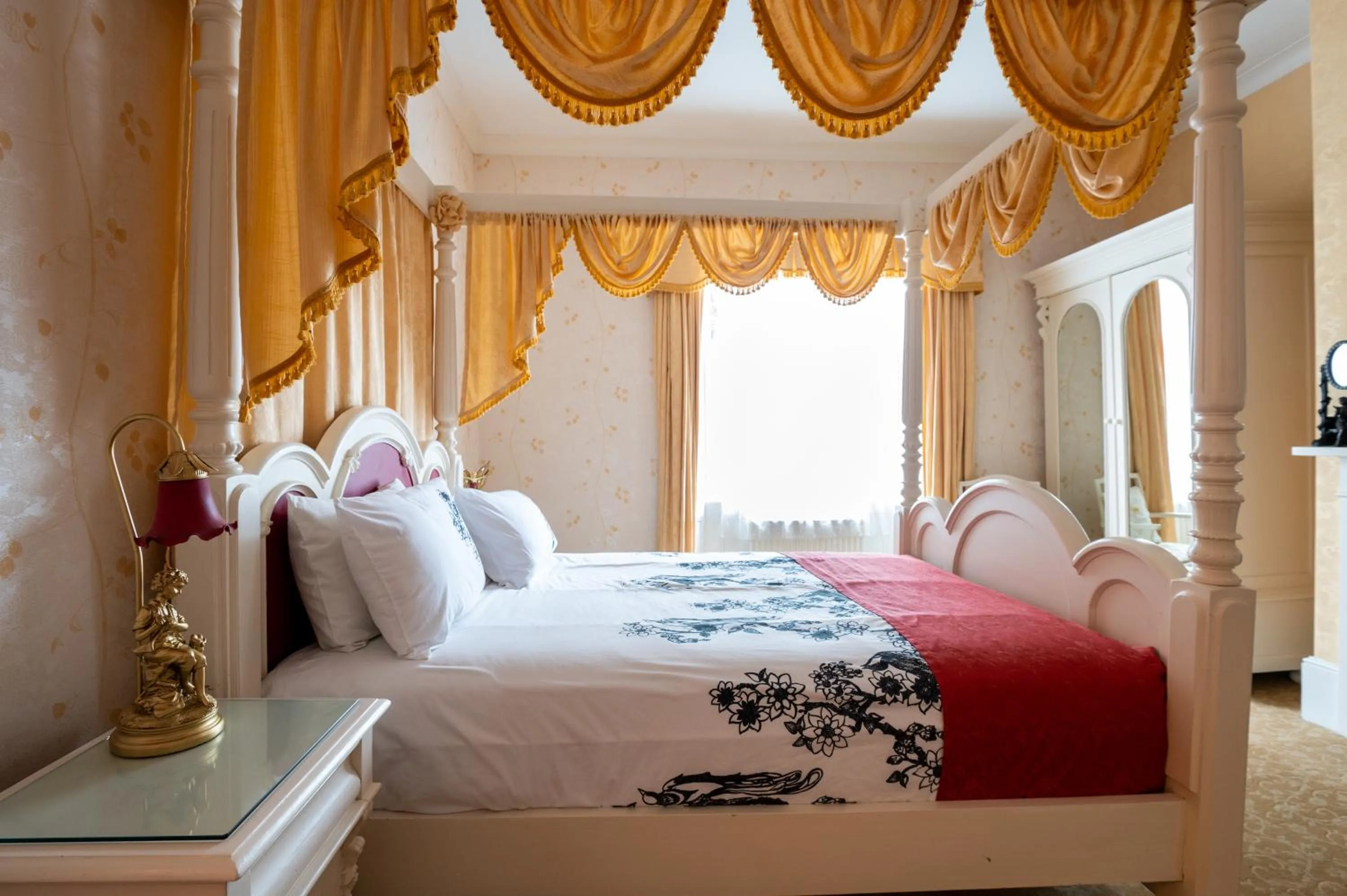 Bedroom, Bed in Enchanted Manor