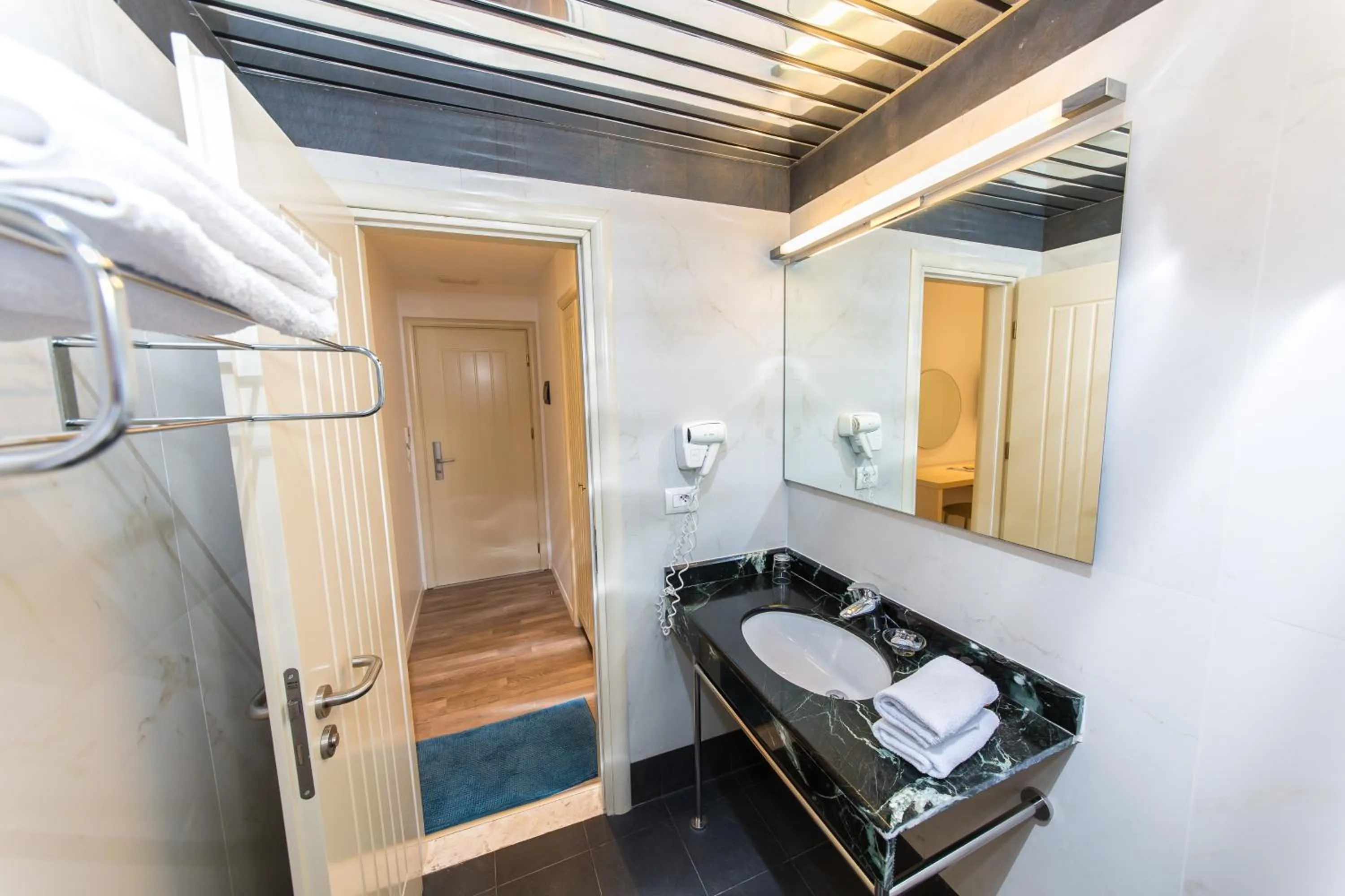 Bathroom in Hotel Brilant Saranda