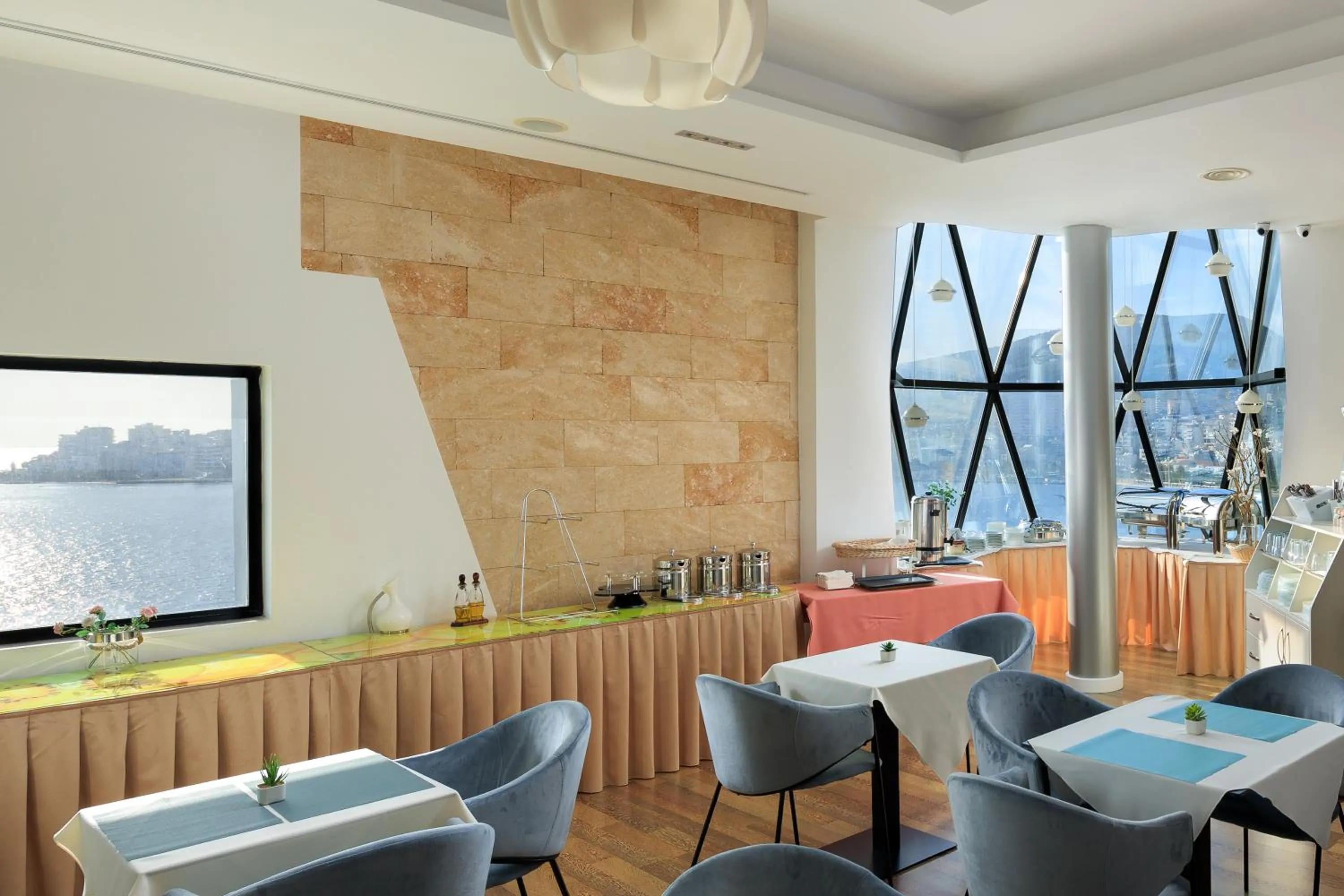 Restaurant/places to eat in Hotel Brilant Saranda