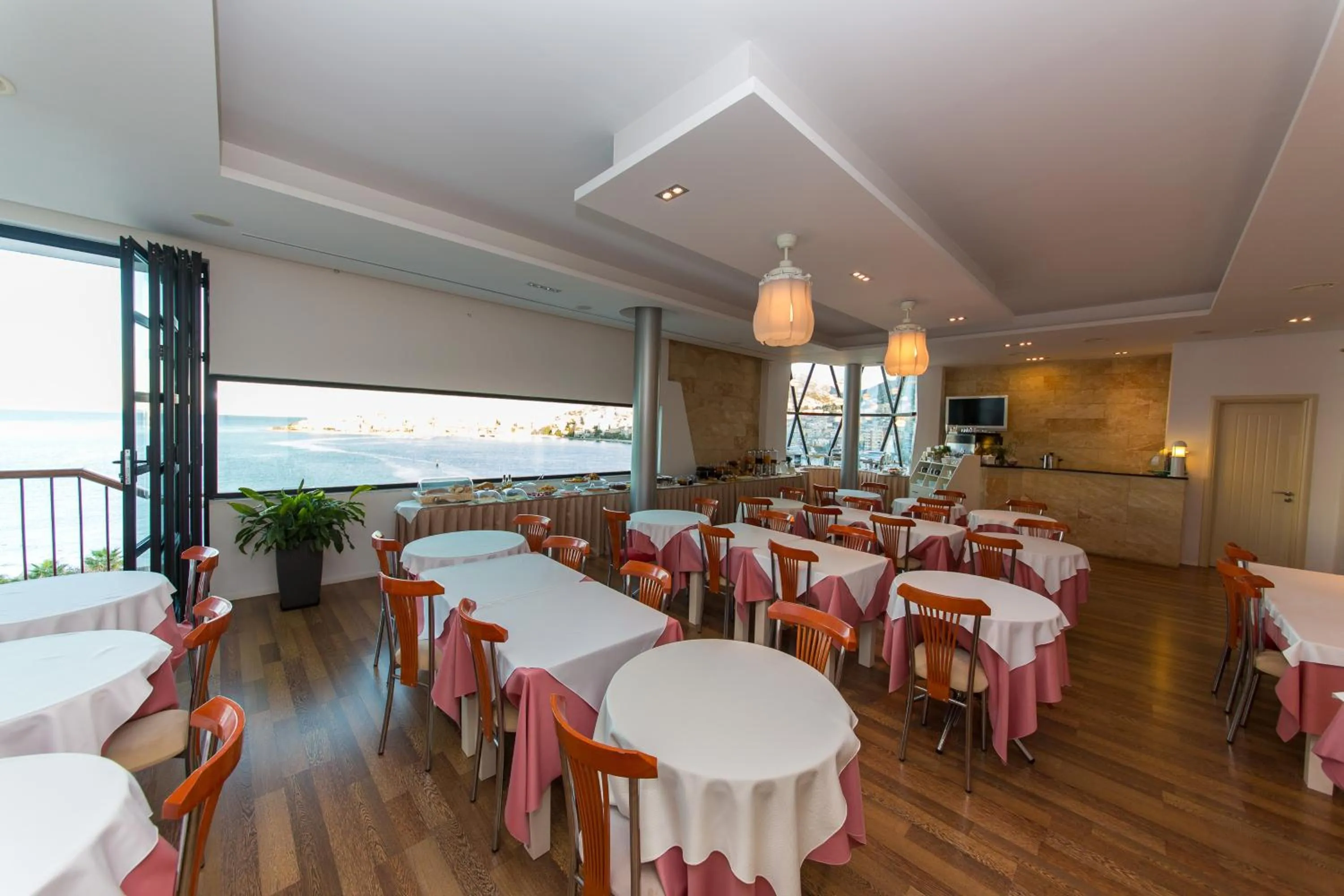 Lounge or bar in Hotel Brilant Saranda