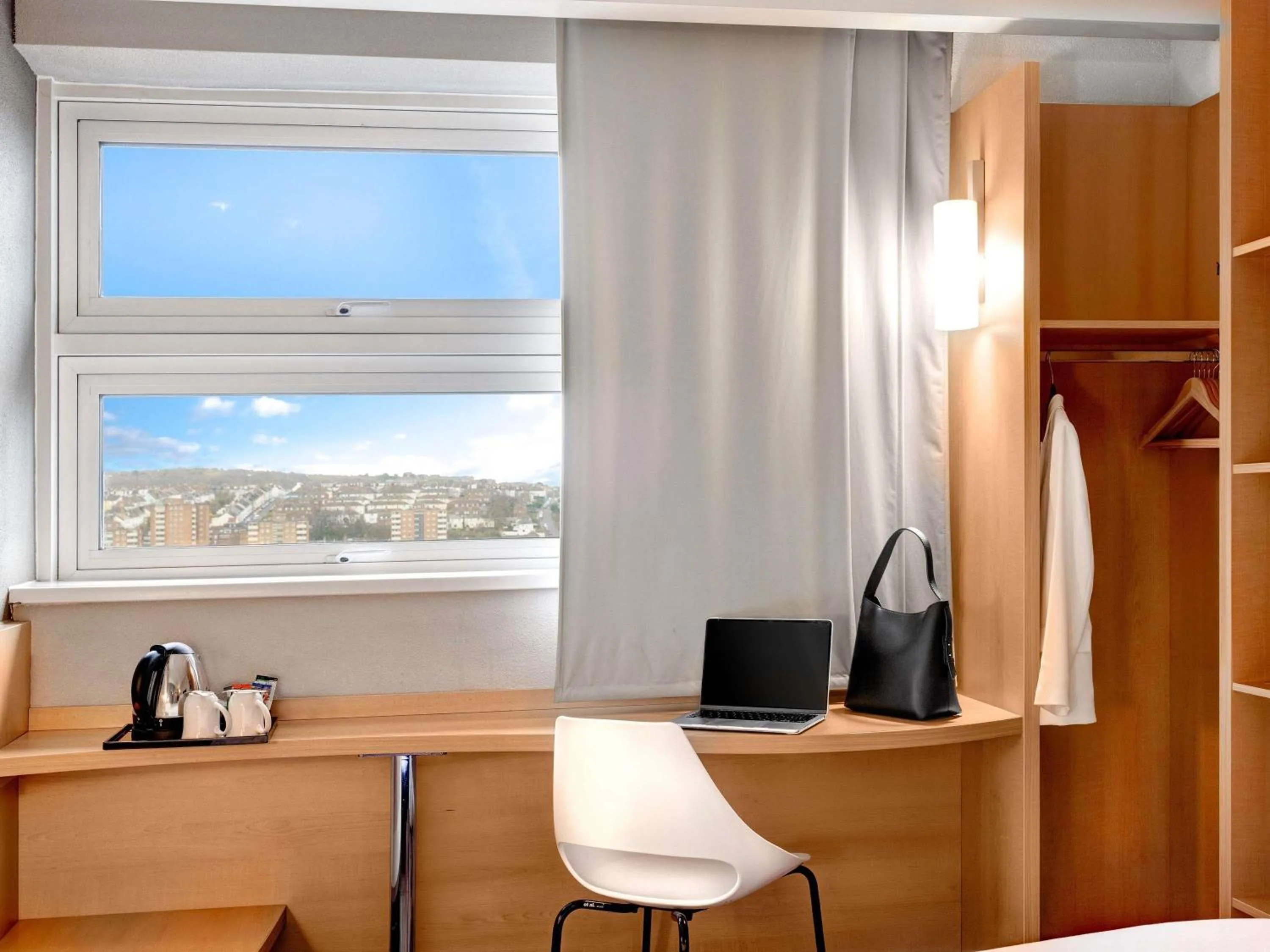 Bedroom in ibis Brighton City Centre - Station