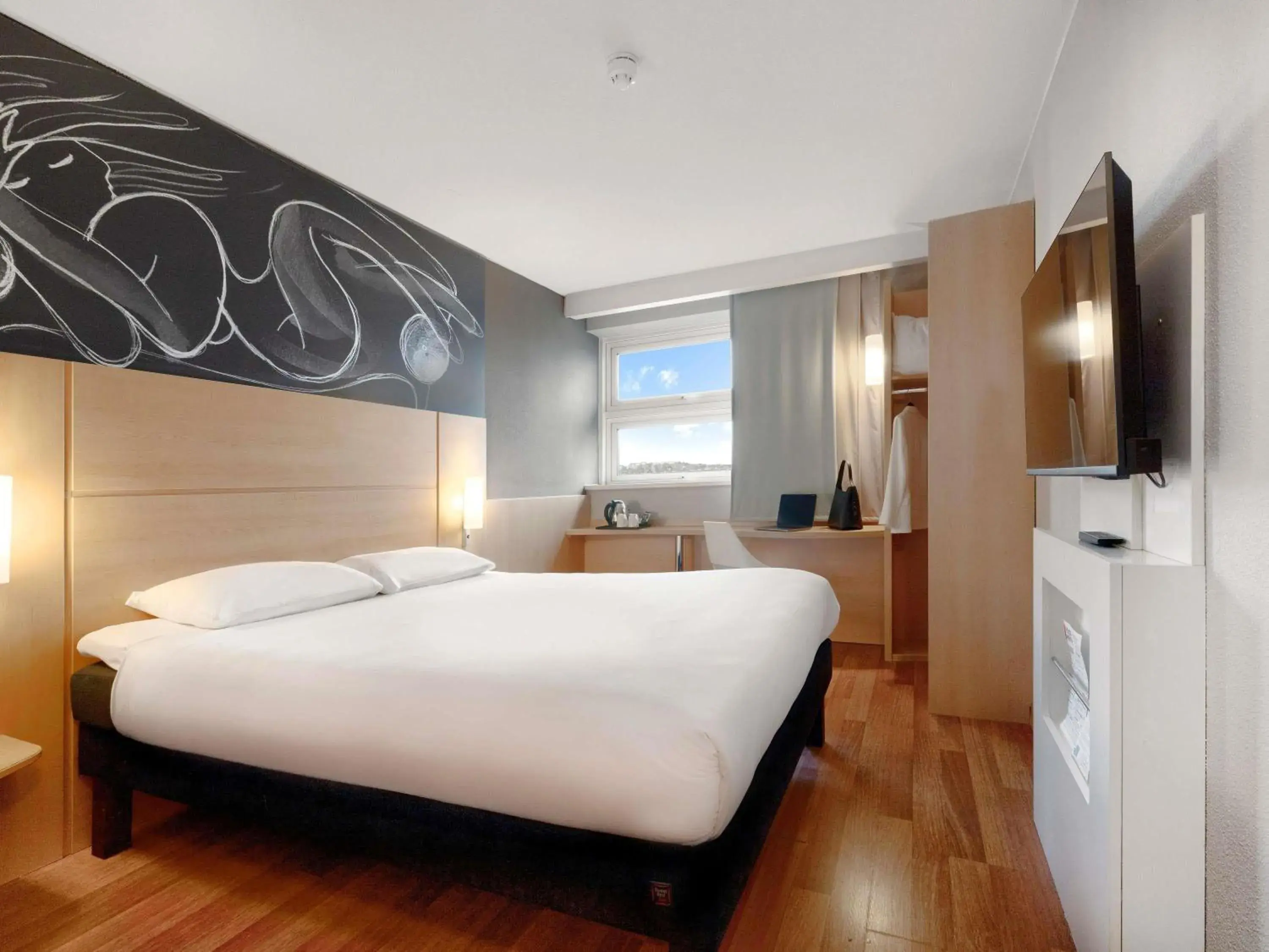 Standard Double Room in ibis Brighton City Centre - Station Standard Double Room in ibis Brighton City Centre - Station