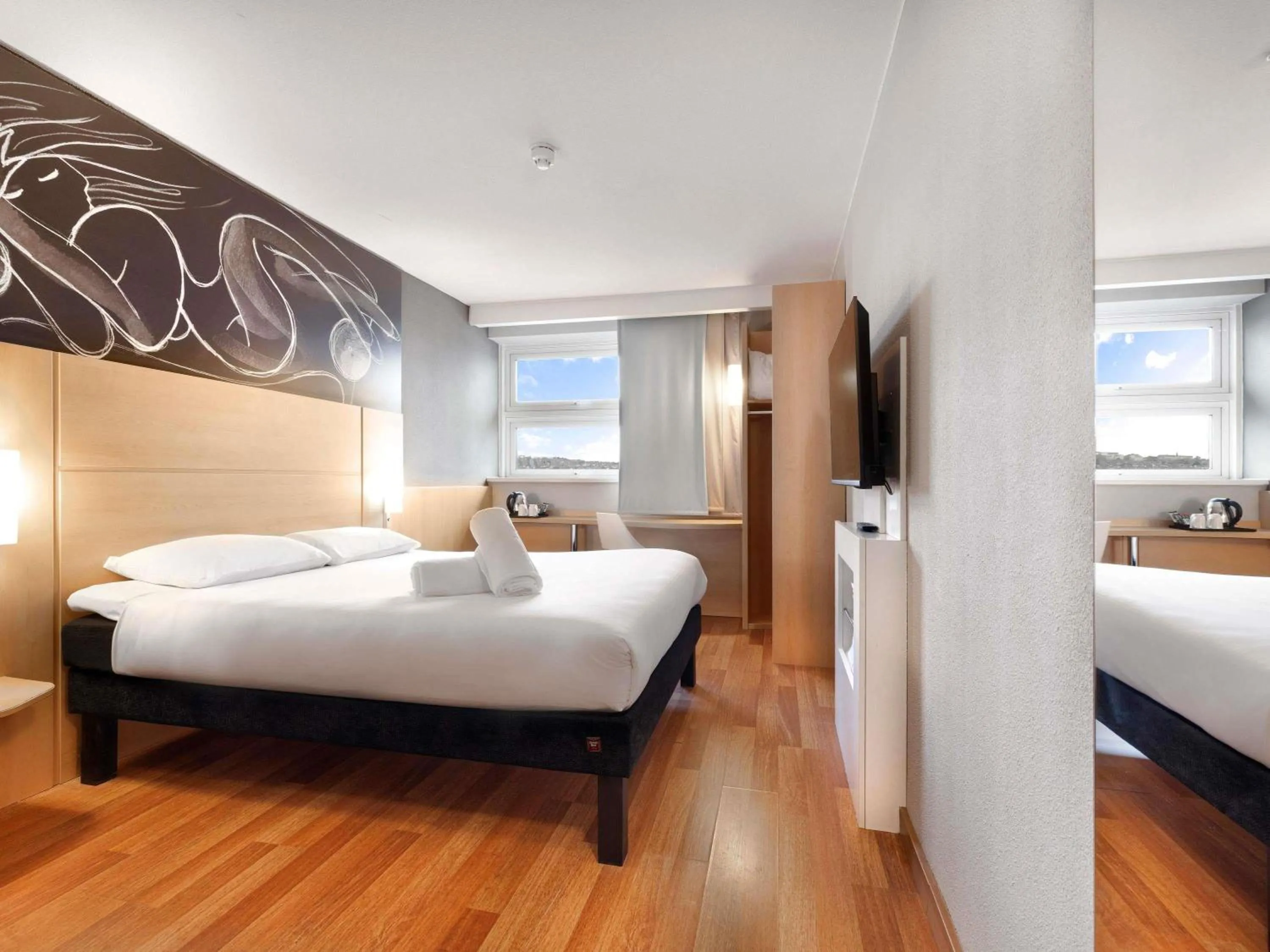 Bedroom, Bed in ibis Brighton City Centre - Station