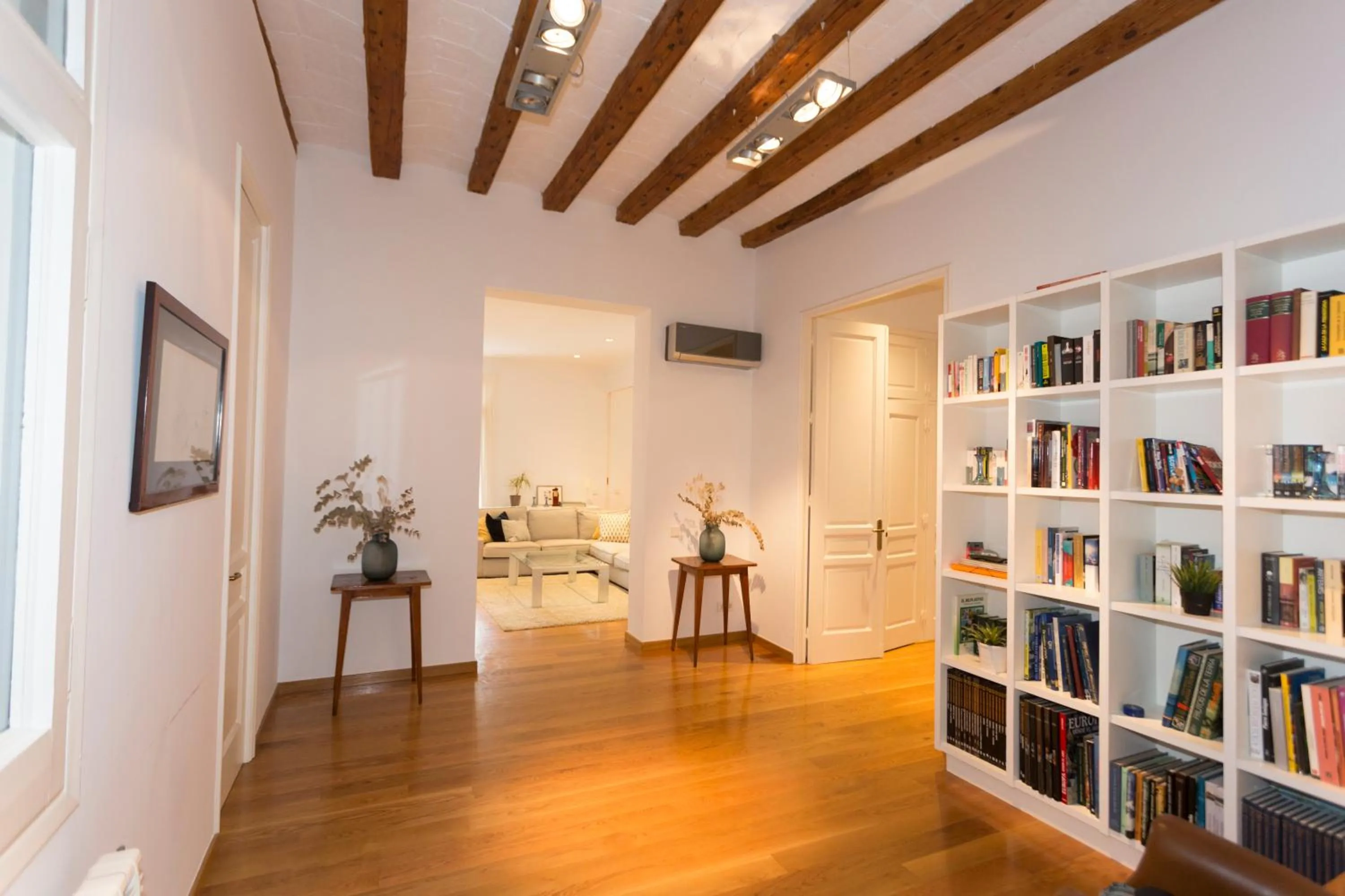 Library in BCN Apartments 41